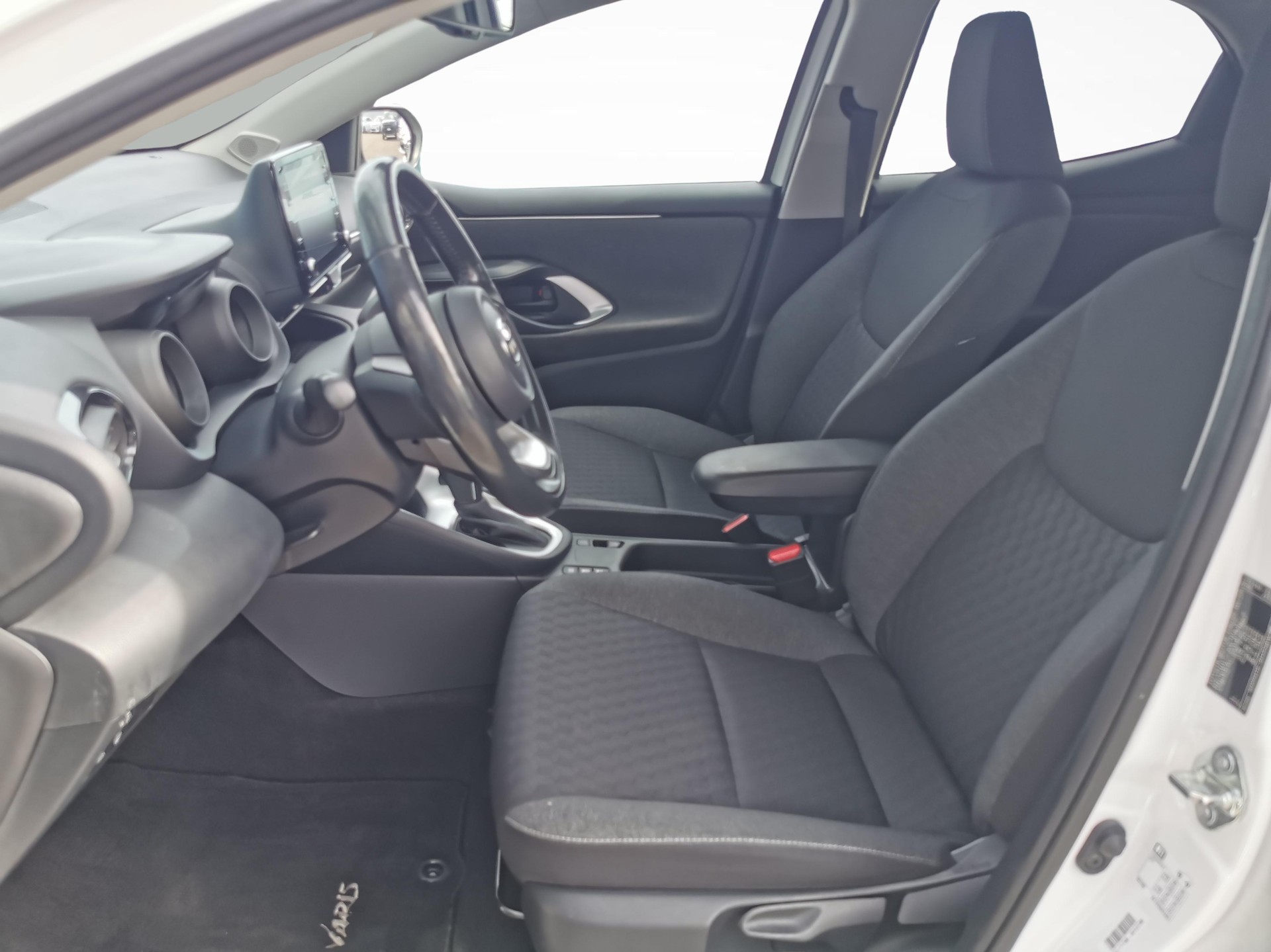 TOYOTA Yaris 1.5 VVT-i HSD Trend-showroom-element-1
