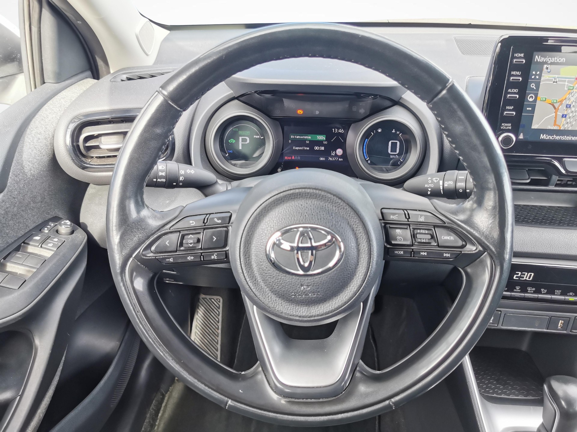TOYOTA Yaris 1.5 VVT-i HSD Trend-image-4