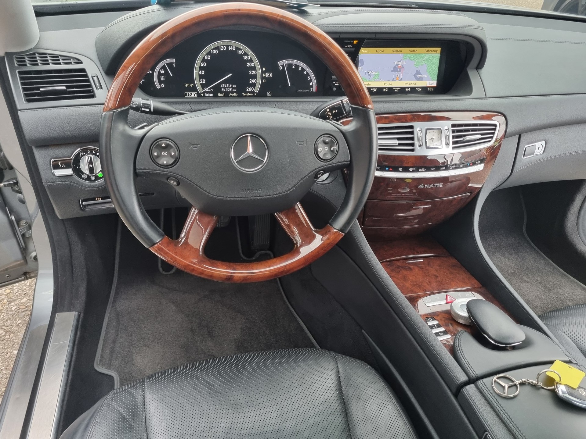MERCEDES-BENZ CL 550 4Matic 7G-Tronic-image-15