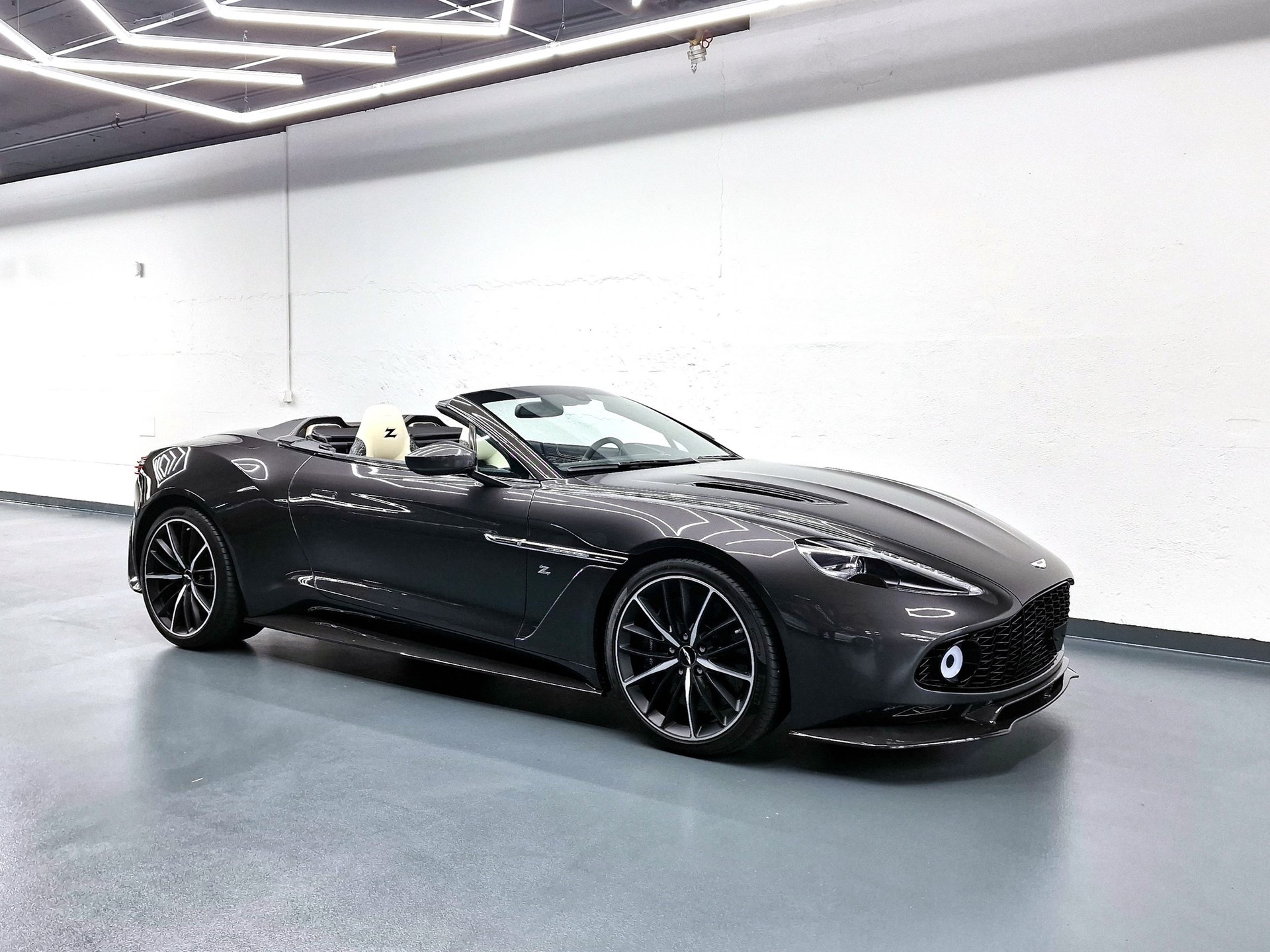 ASTON MARTIN Vanquish S Volante 6.0 V12 ZAGATO-showroom-element-1