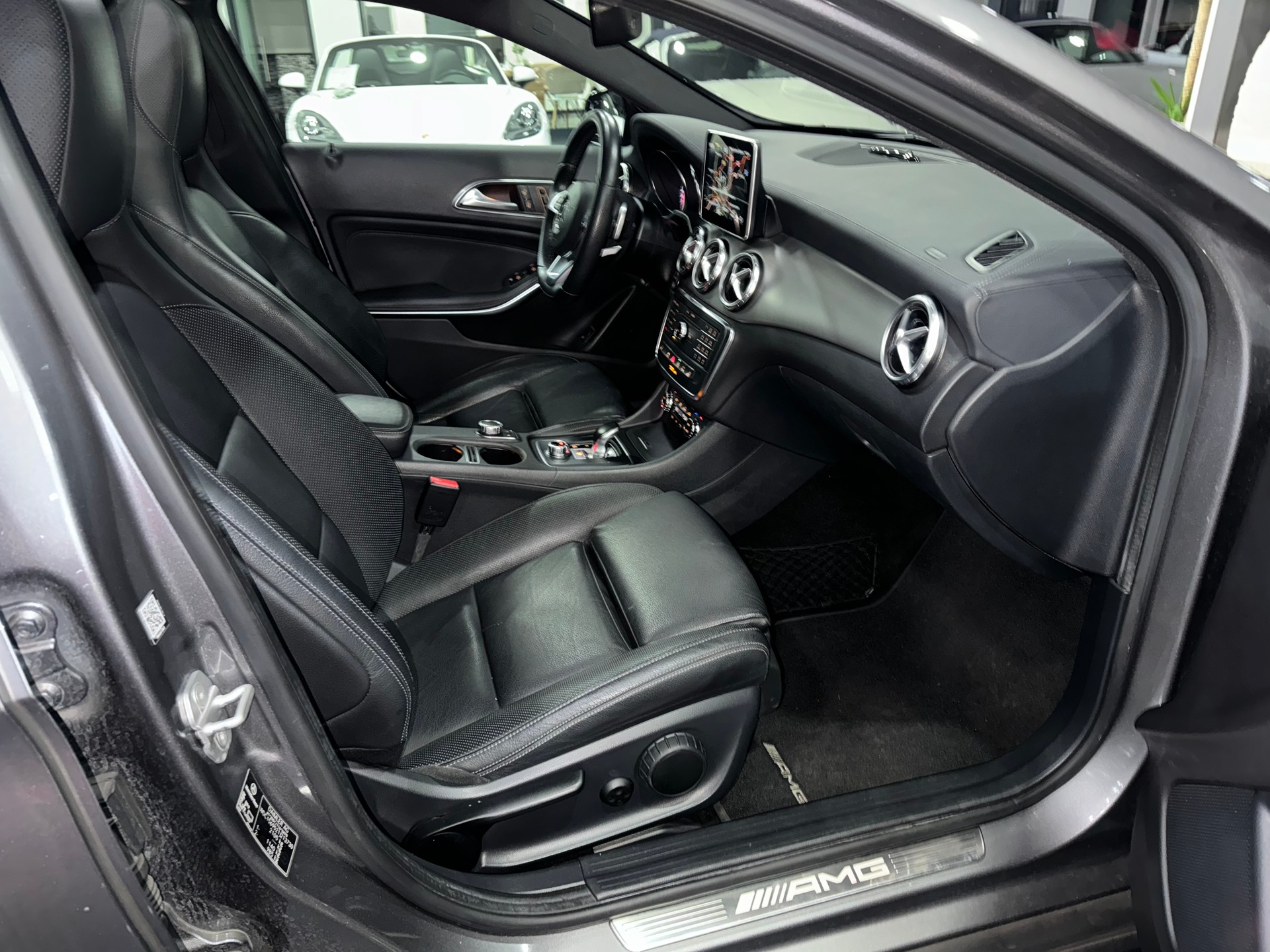 MERCEDES-BENZ GLA 45 AMG 4Matic 7G-DCT-image-11