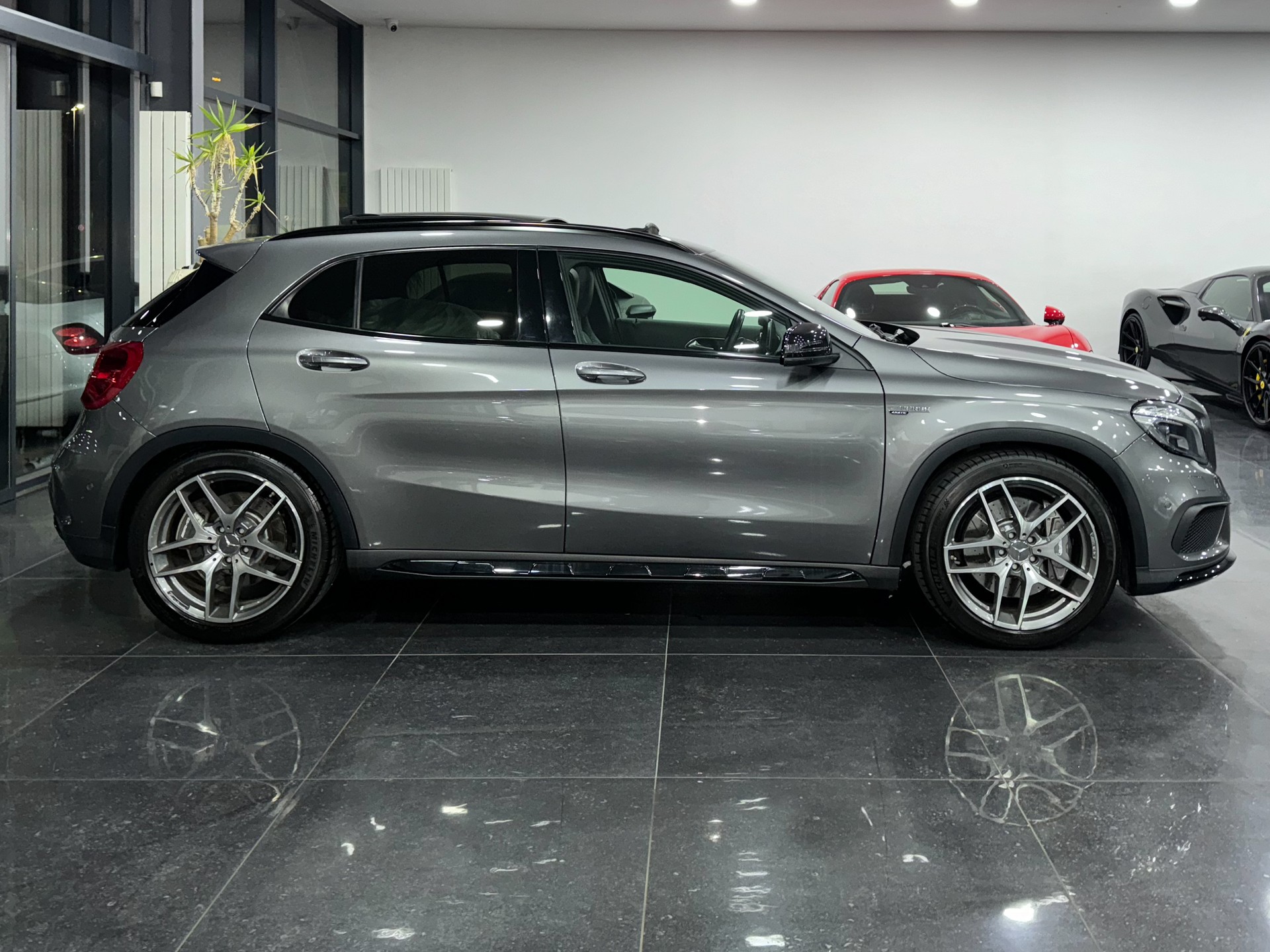 MERCEDES-BENZ GLA 45 AMG 4Matic 7G-DCT-image-3