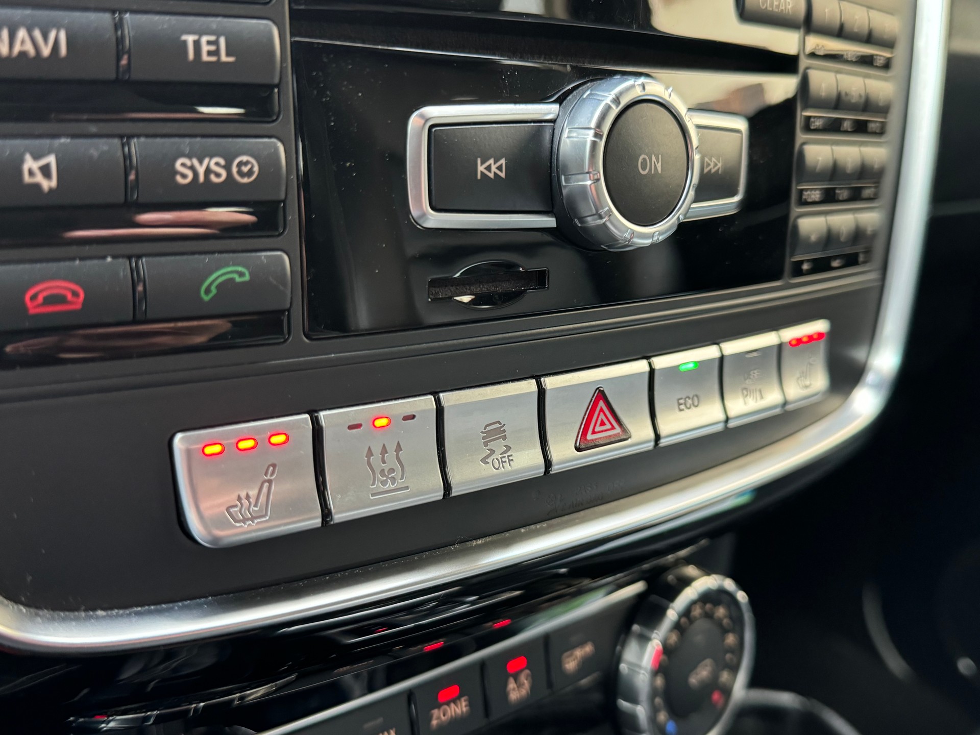 MERCEDES-BENZ G 63 AMG Automatic-image-19