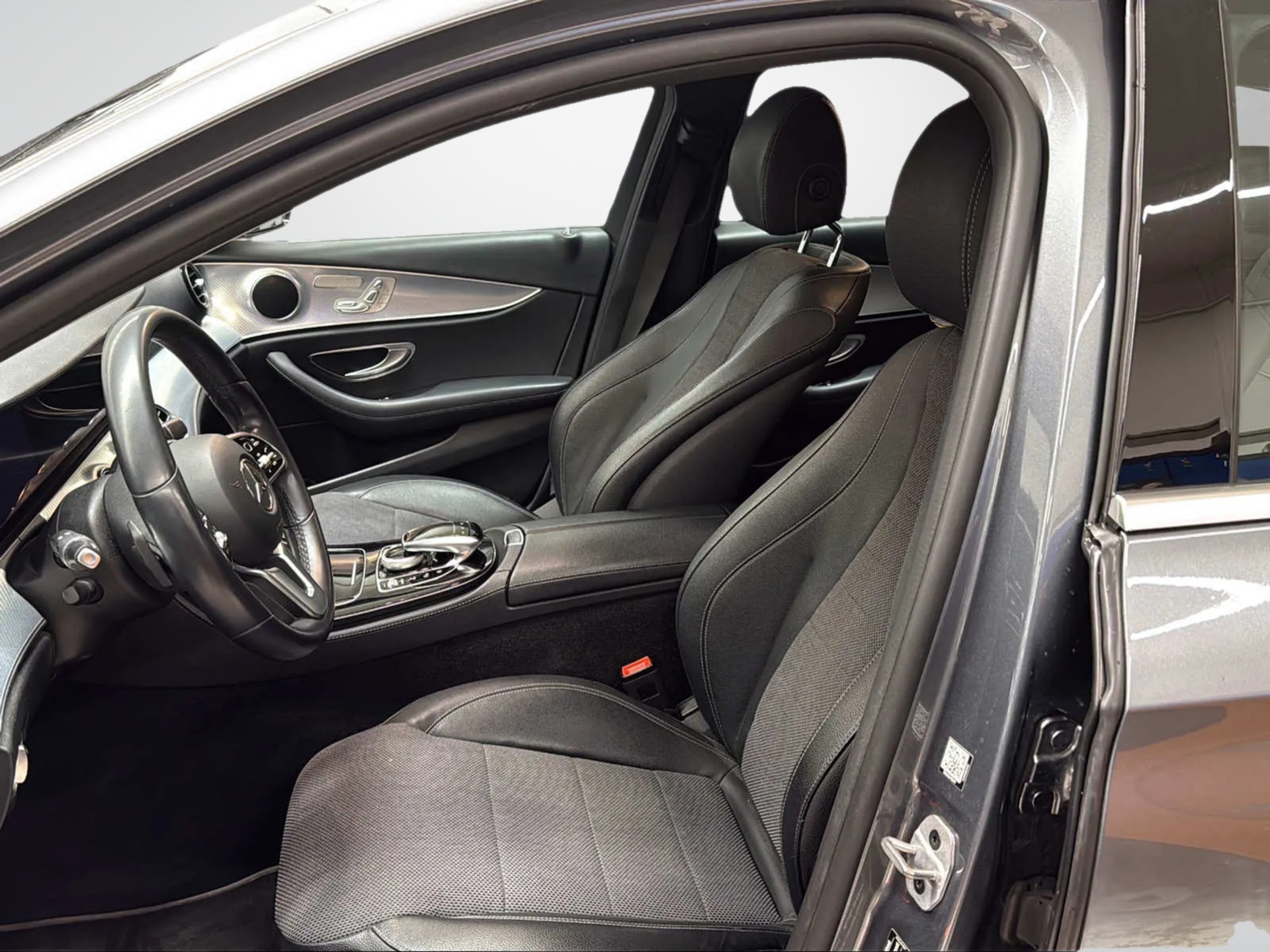 MERCEDES-BENZ E 220 d 4Matic 9G-Tronic *Ab MFK*Service*4x4*-image-9
