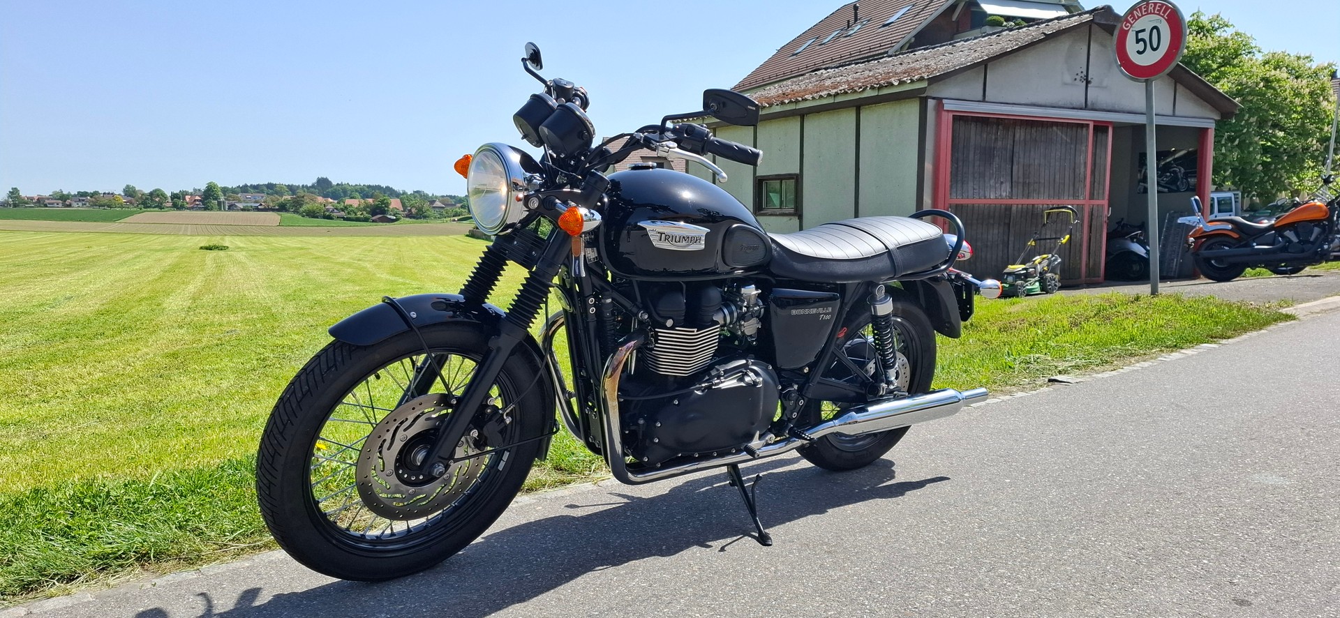 TRIUMPH Bonneville 900 i T 100-image-2
