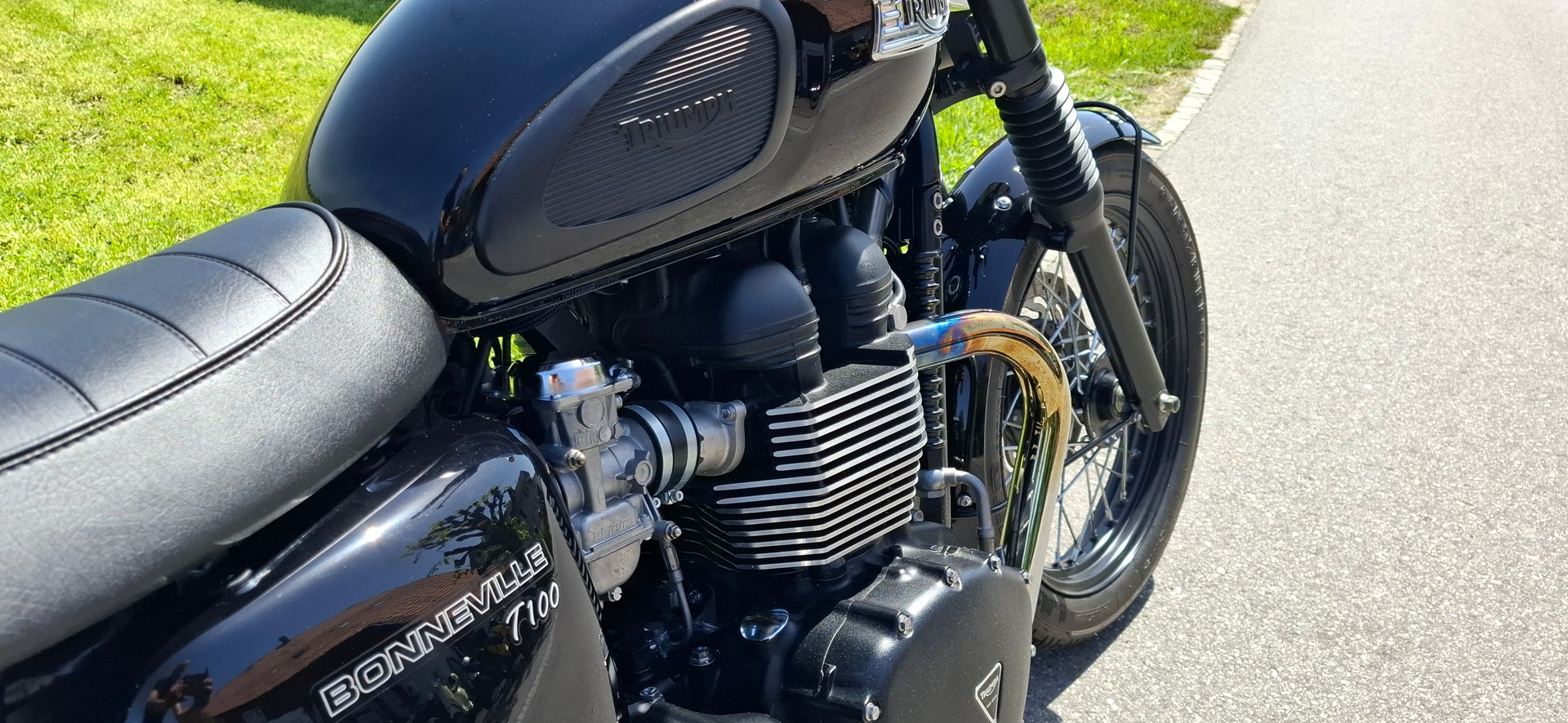 TRIUMPH Bonneville 900 i T 100-image-8