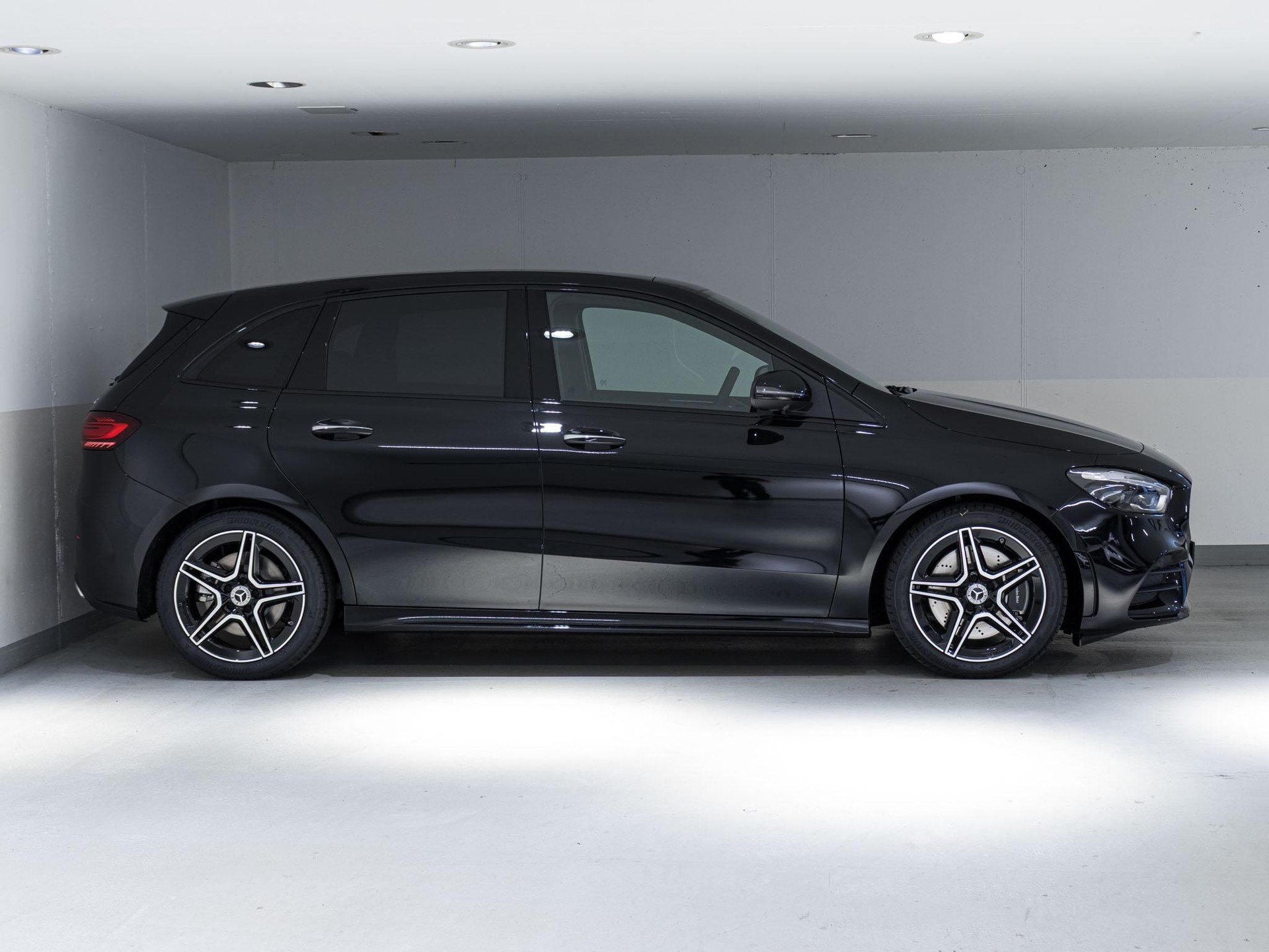 MERCEDES-BENZ B 250 4MATIC-image-1