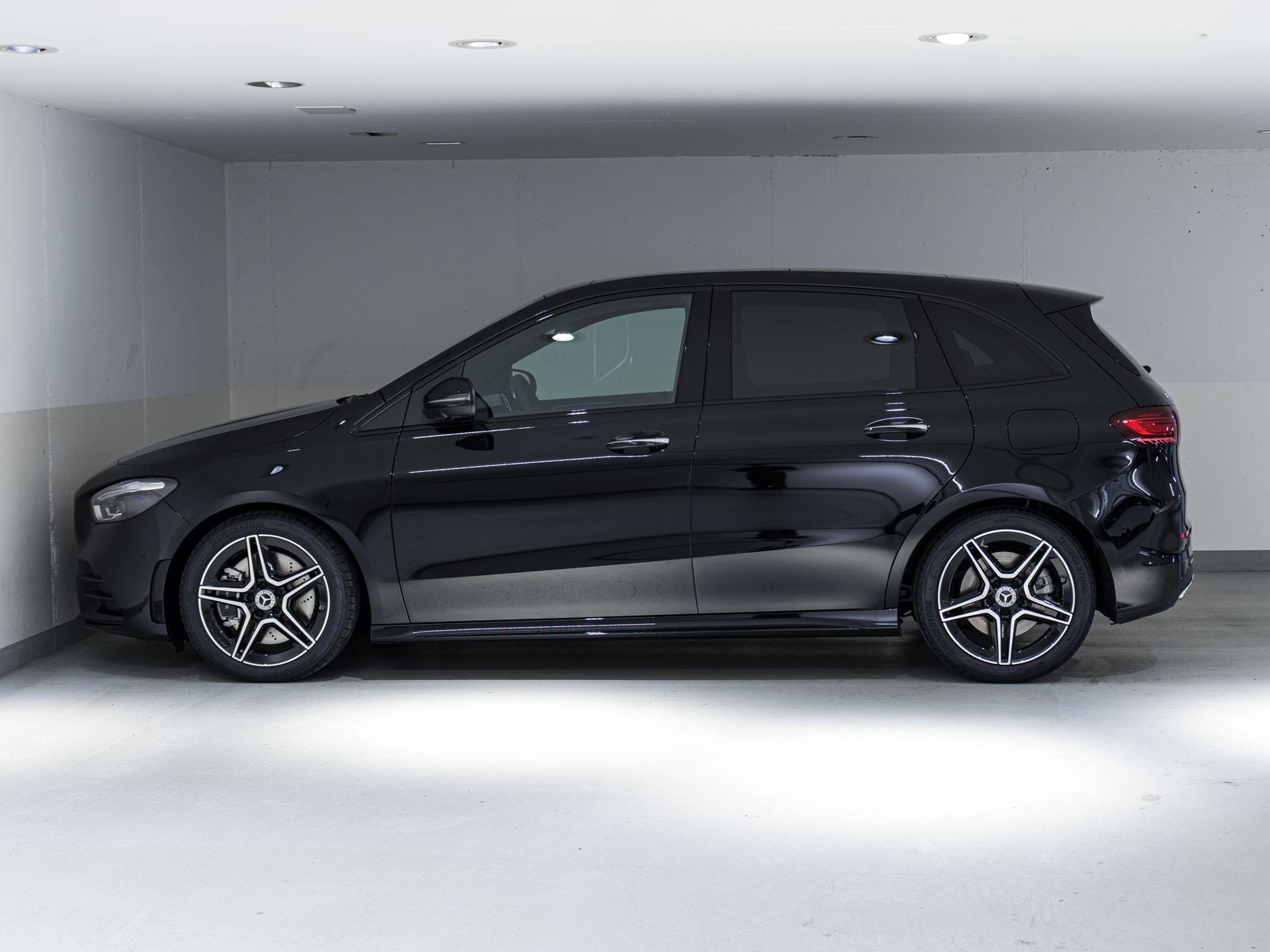 MERCEDES-BENZ B 250 4MATIC-image-4