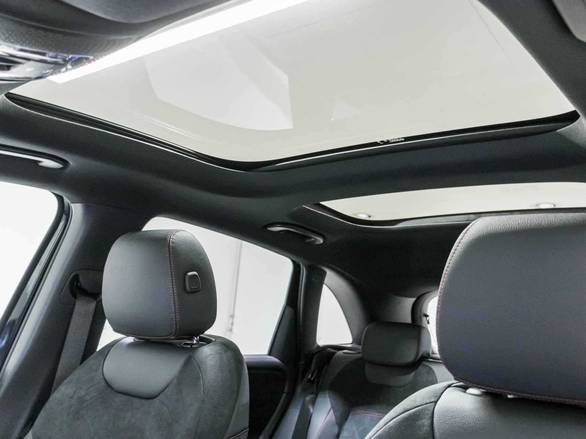 MERCEDES-BENZ B 250 4MATIC-image-8