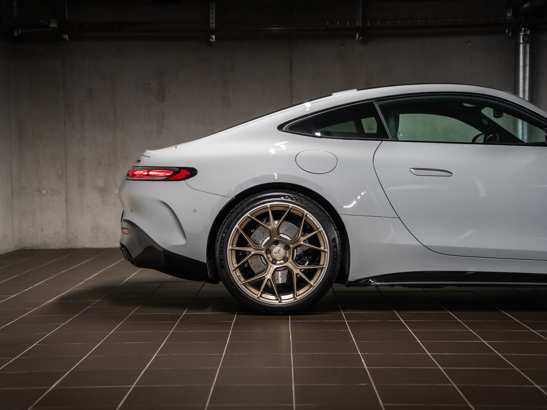 MERCEDES-BENZ AMG GT 63 4Matic+ Executive Edition-image-2