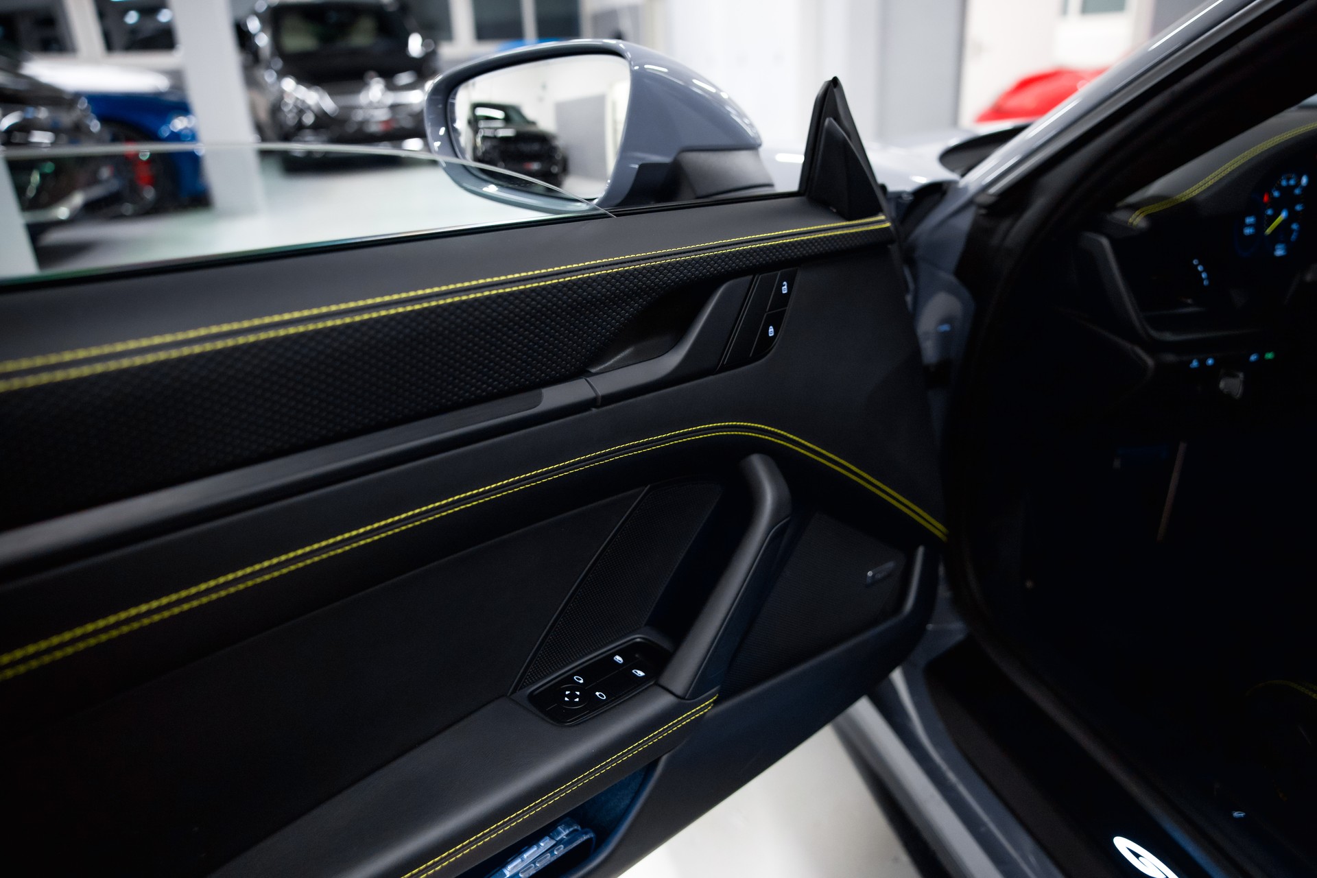 PORSCHE 911 GT3 Touring PDK 2+2 Jahre Garantie-image-20