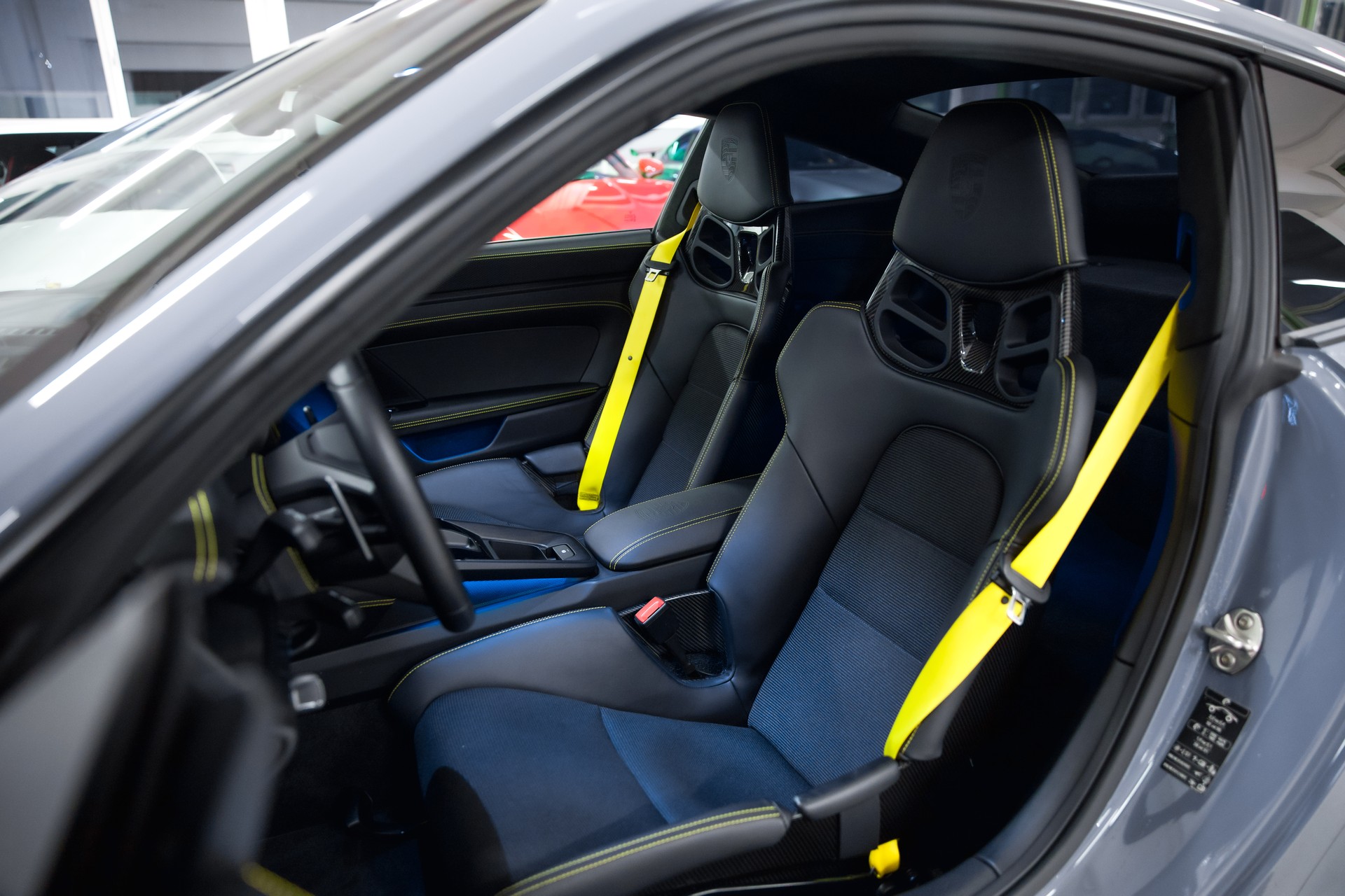 PORSCHE 911 GT3 Touring PDK 2+2 Jahre Garantie-image-18