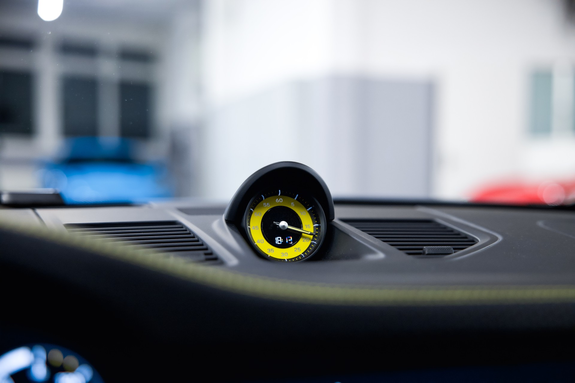 PORSCHE 911 GT3 Touring PDK 2+2 Jahre Garantie-image-21