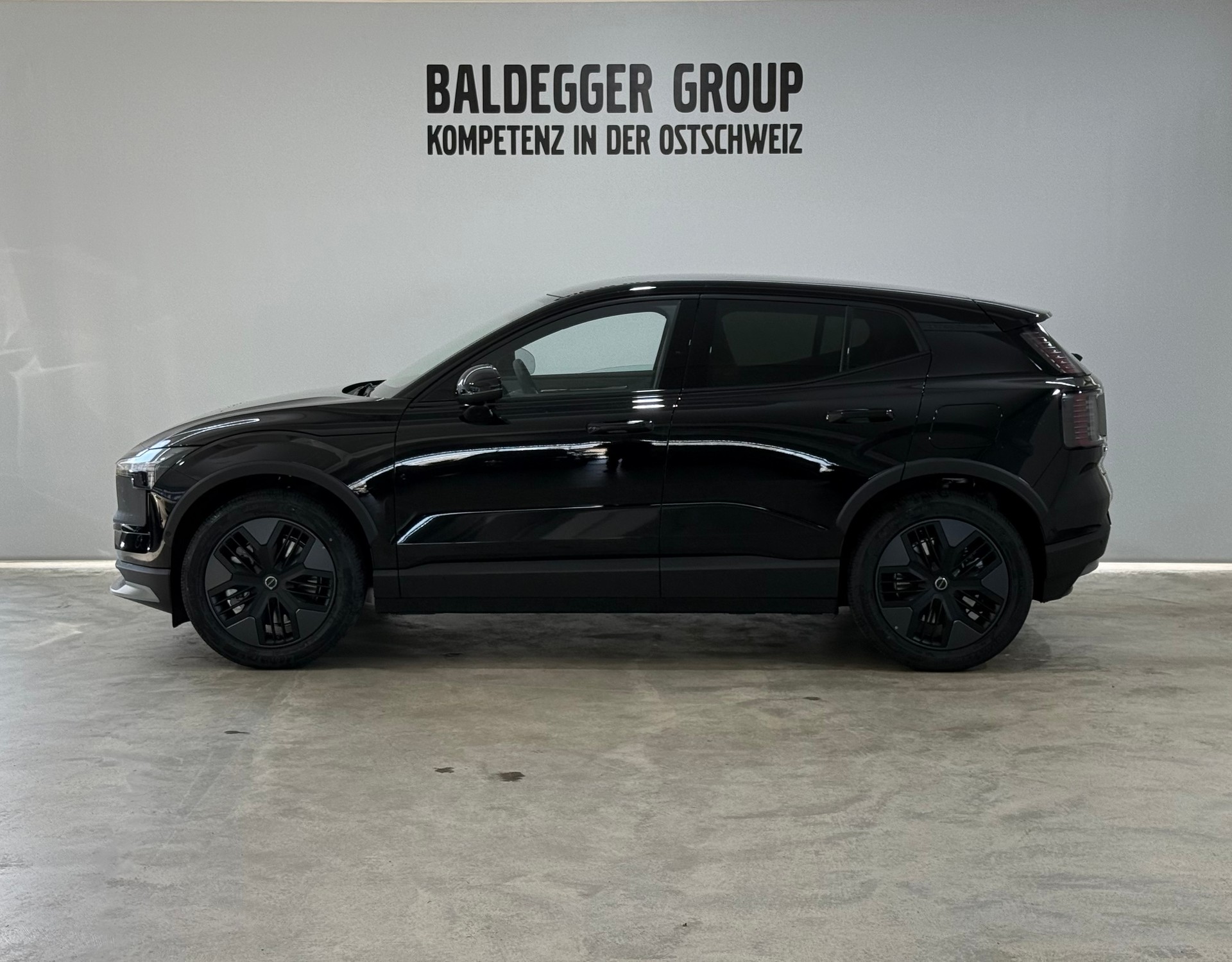 VOLVO EX 30 CC E60 Twin Performance A-showroom-element-1