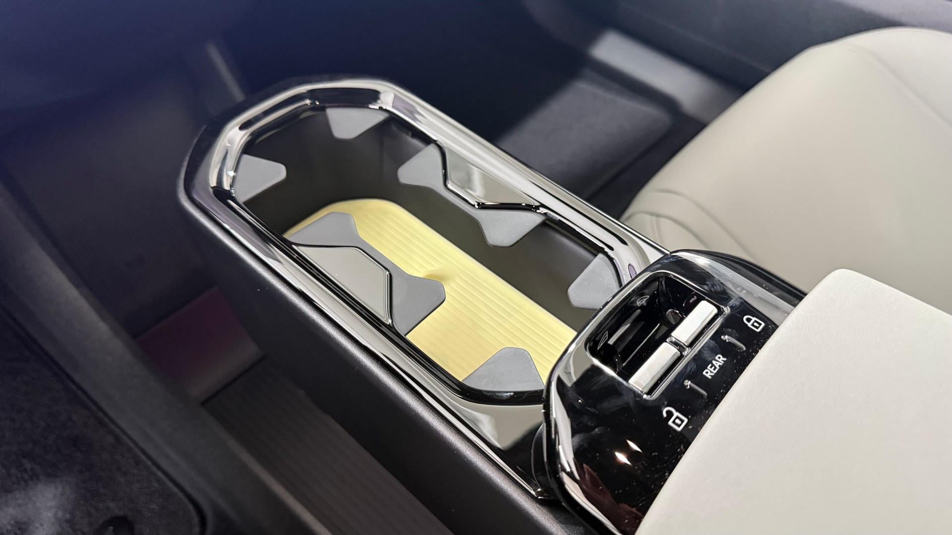 VOLVO EX 30 CC E60 Twin Performance A-image-11