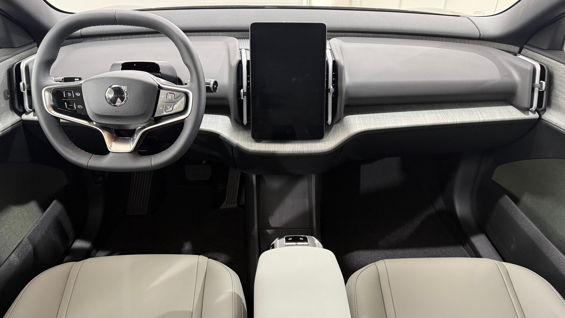 VOLVO EX 30 CC E60 Twin Performance A-image-4