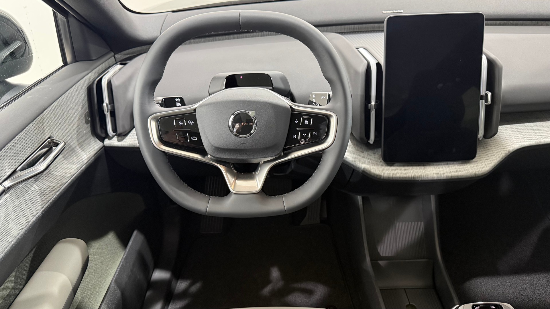 VOLVO EX 30 CC E60 Twin Performance A-image-12