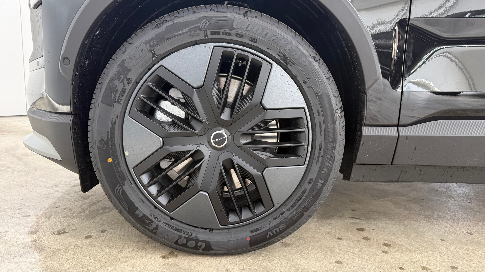 VOLVO EX 30 CC E60 Twin Performance A-image-7