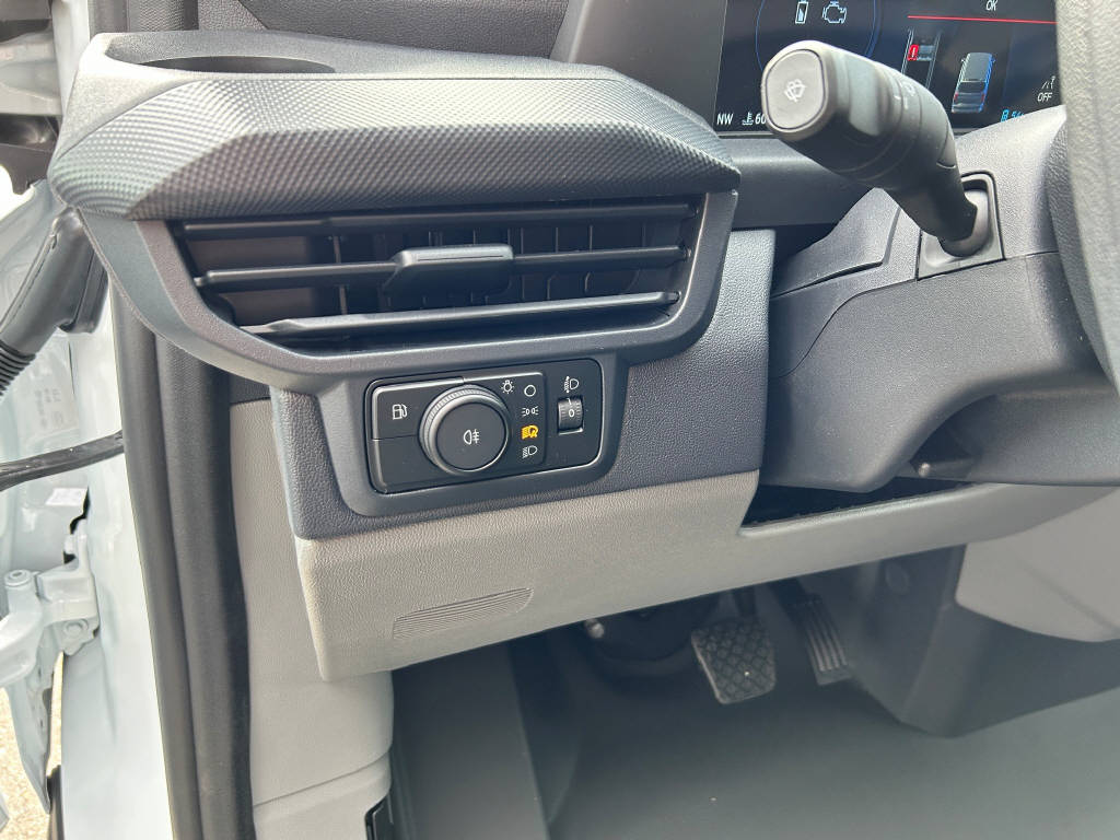 FORD Transit Custom Van 320 L1 2.5 Duratec 233 Trend PHEV-image-11
