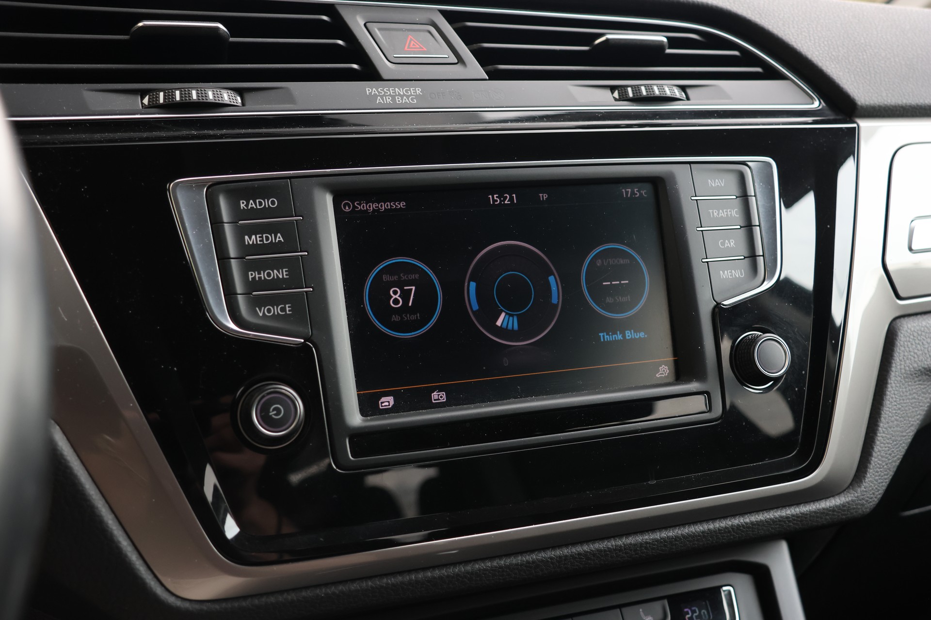 VW Touran 1.4 TSI BlueMotion Technology Trendline DSG-image-24