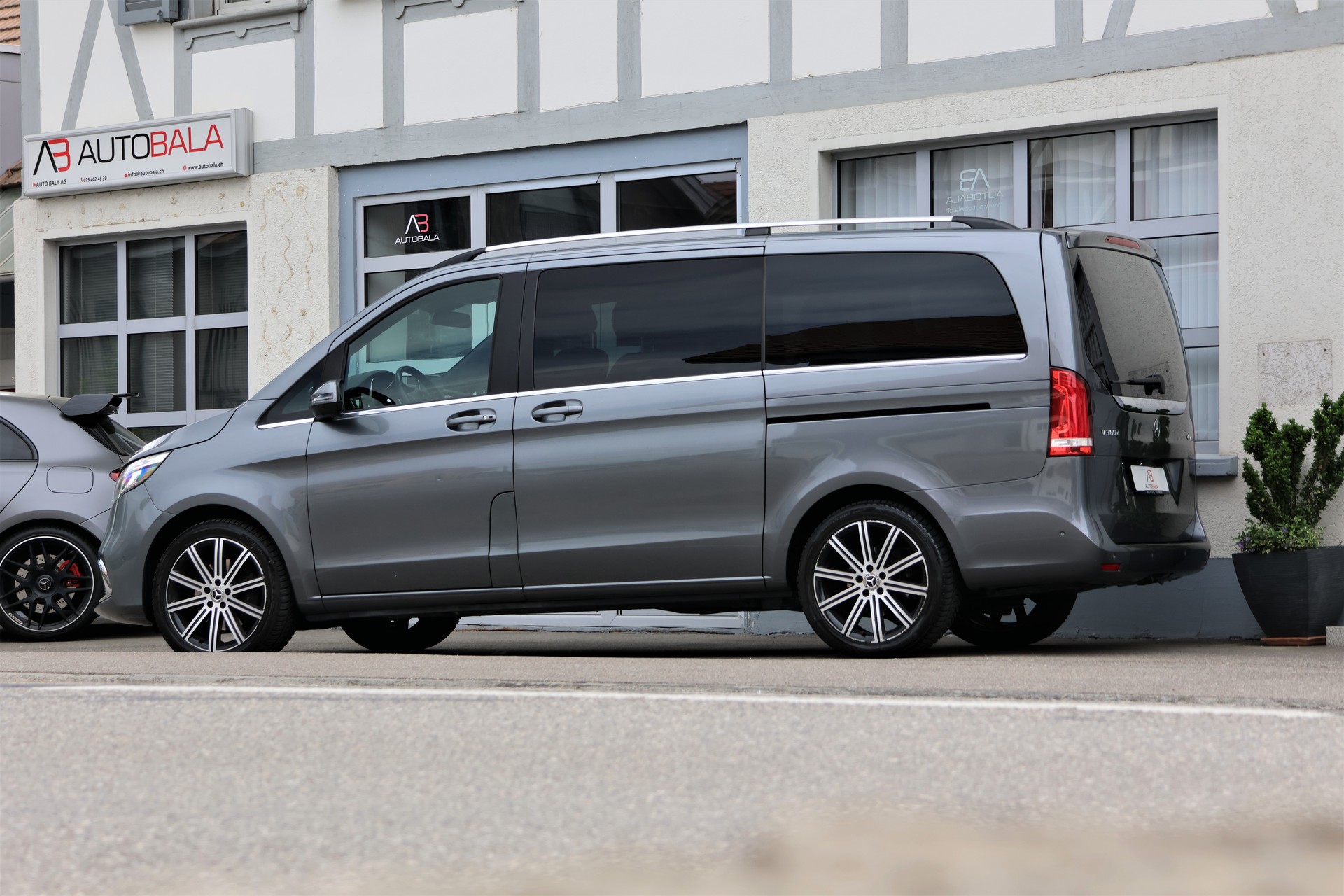 MERCEDES-BENZ V 300 d lang Swiss Edition 4Matic 9G-Tronic (CH) 7 Plätzer-showroom-element-3