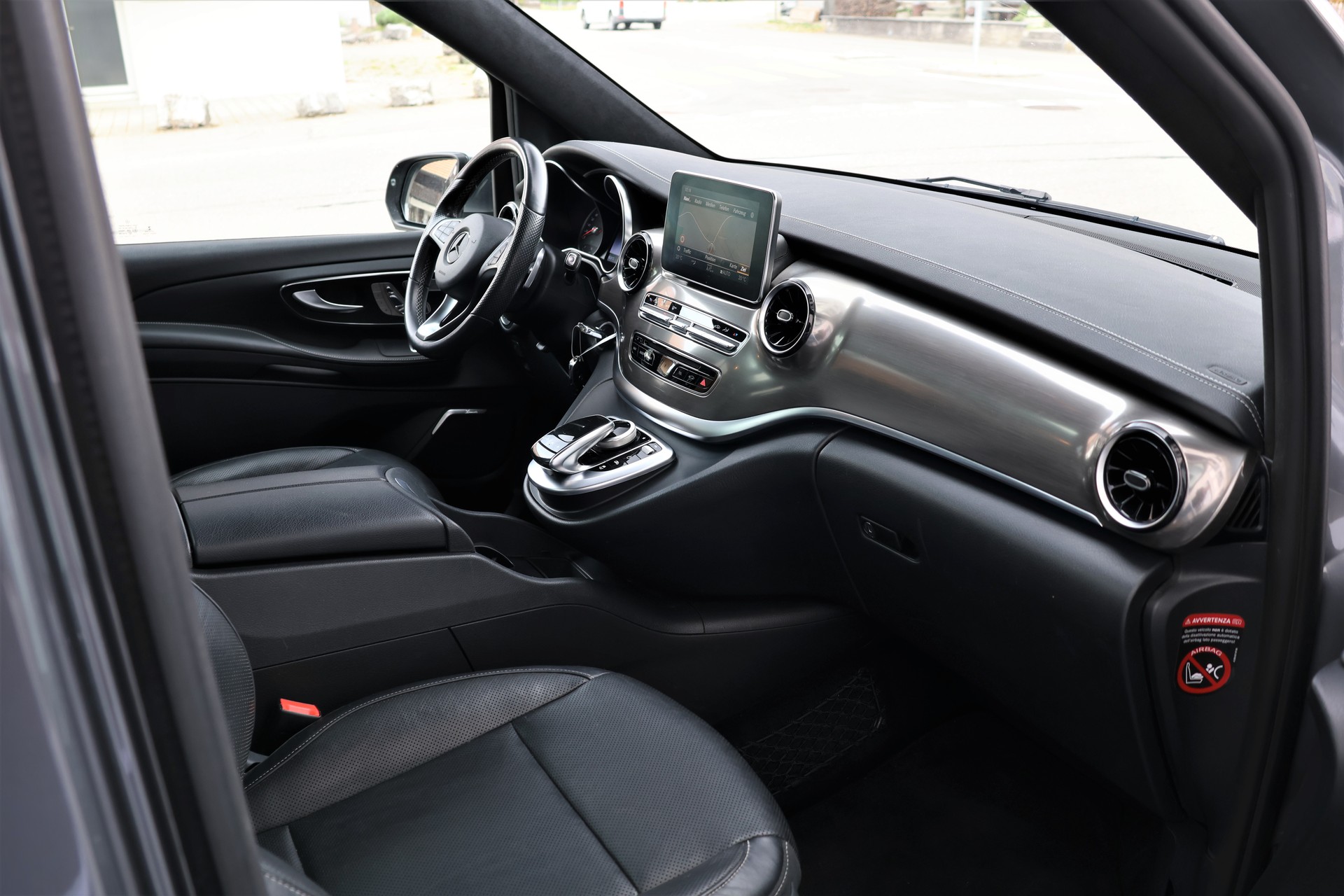 MERCEDES-BENZ V 300 d lang Swiss Edition 4Matic 9G-Tronic (CH) 7 Plätzer-image-25
