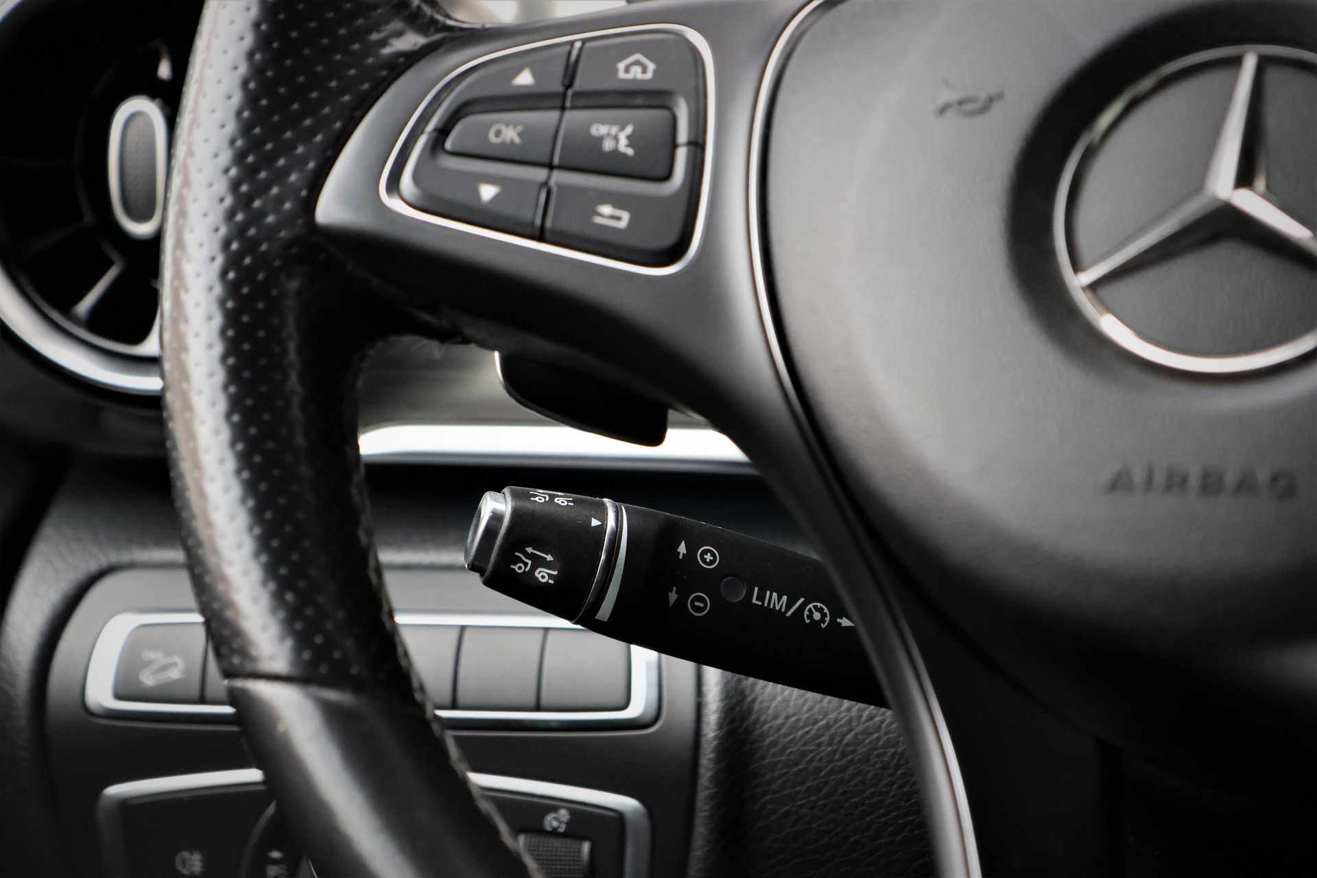MERCEDES-BENZ V 300 d lang Swiss Edition 4Matic 9G-Tronic (CH) 7 Plätzer-image-18