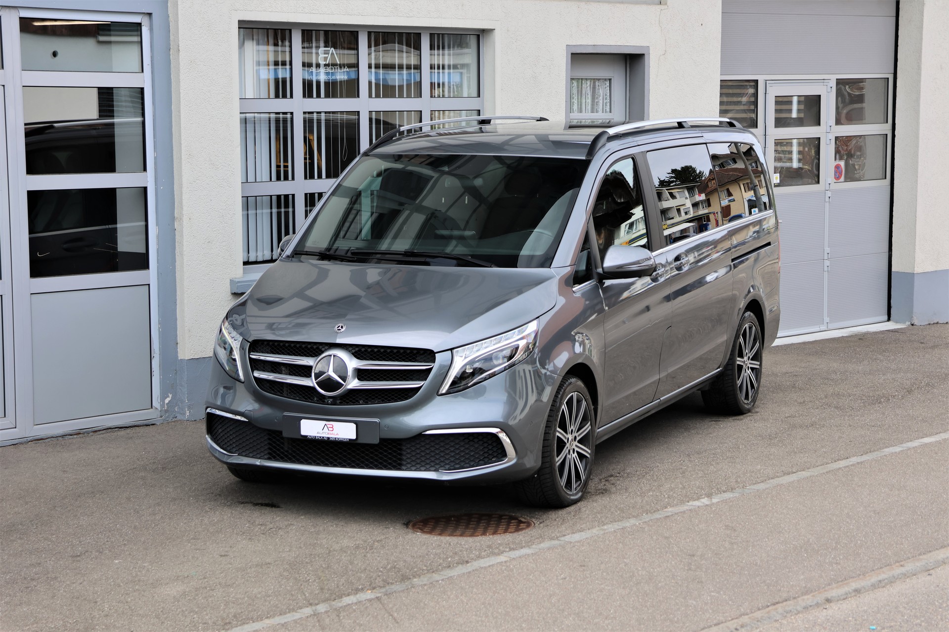 MERCEDES-BENZ V 300 d lang Swiss Edition 4Matic 9G-Tronic (CH) 7 Plätzer