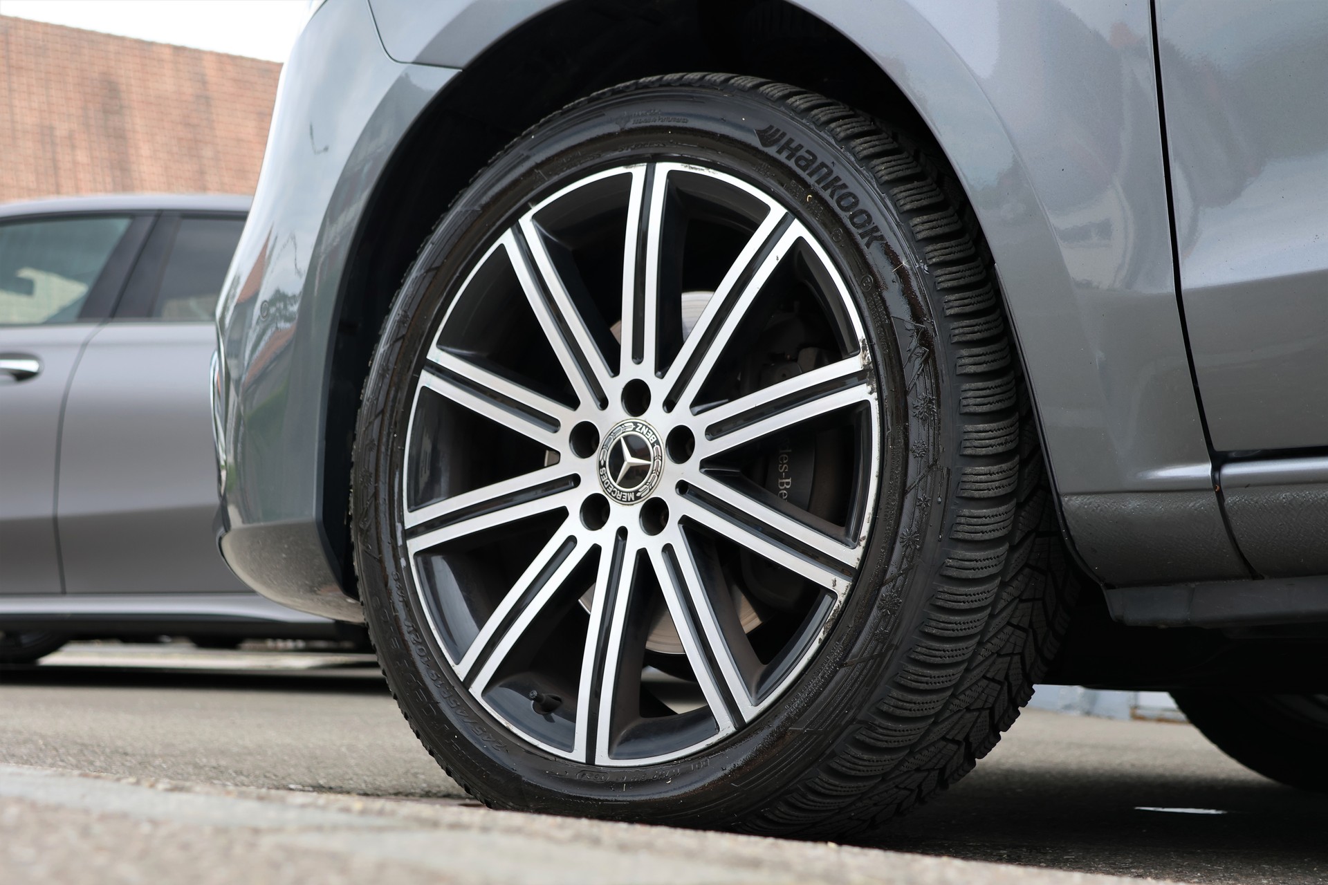 MERCEDES-BENZ V 300 d lang Swiss Edition 4Matic 9G-Tronic (CH) 7 Plätzer-image-7