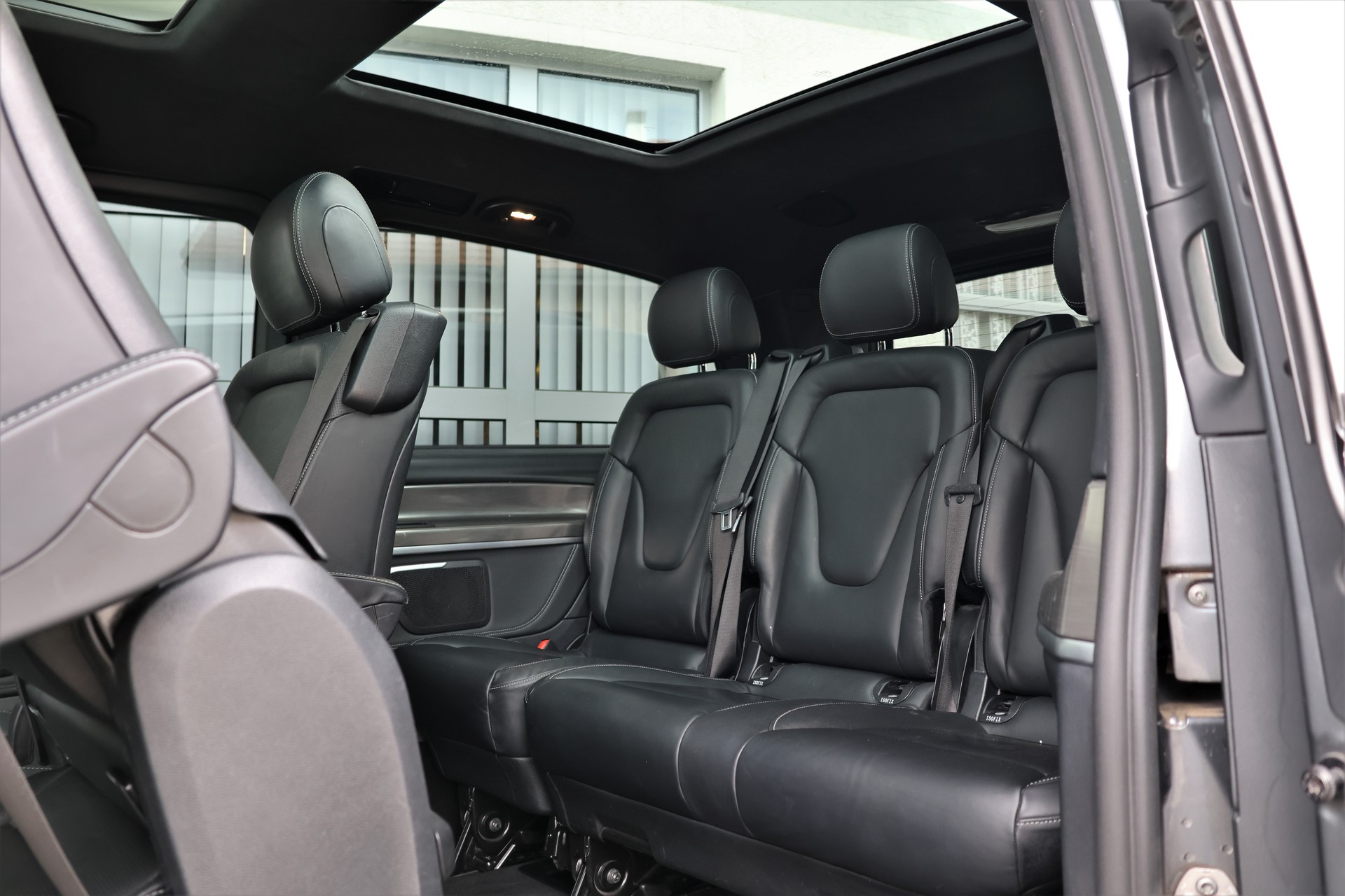 MERCEDES-BENZ V 300 d lang Swiss Edition 4Matic 9G-Tronic (CH) 7 Plätzer-image-15