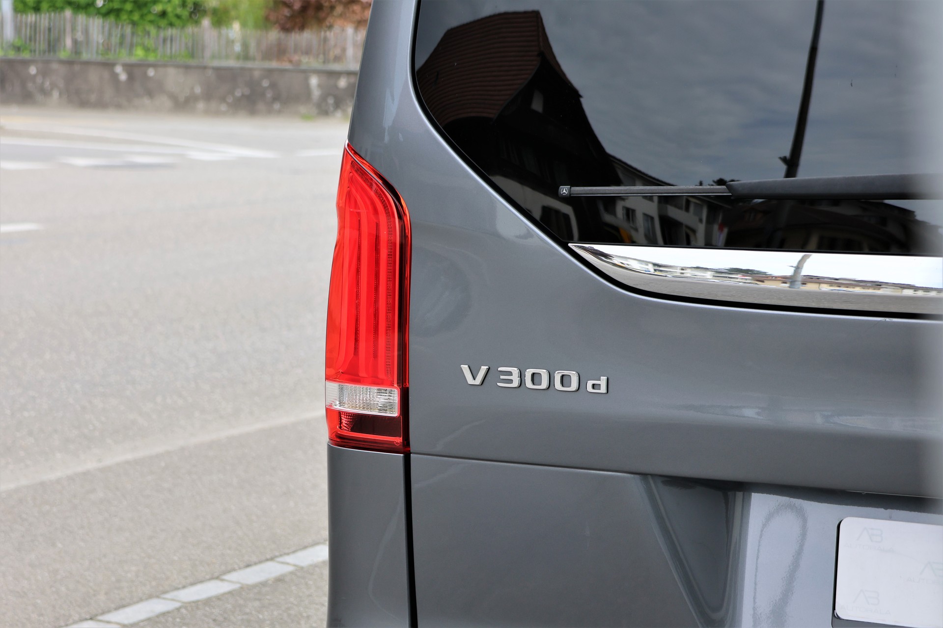 MERCEDES-BENZ V 300 d lang Swiss Edition 4Matic 9G-Tronic (CH) 7 Plätzer-image-5