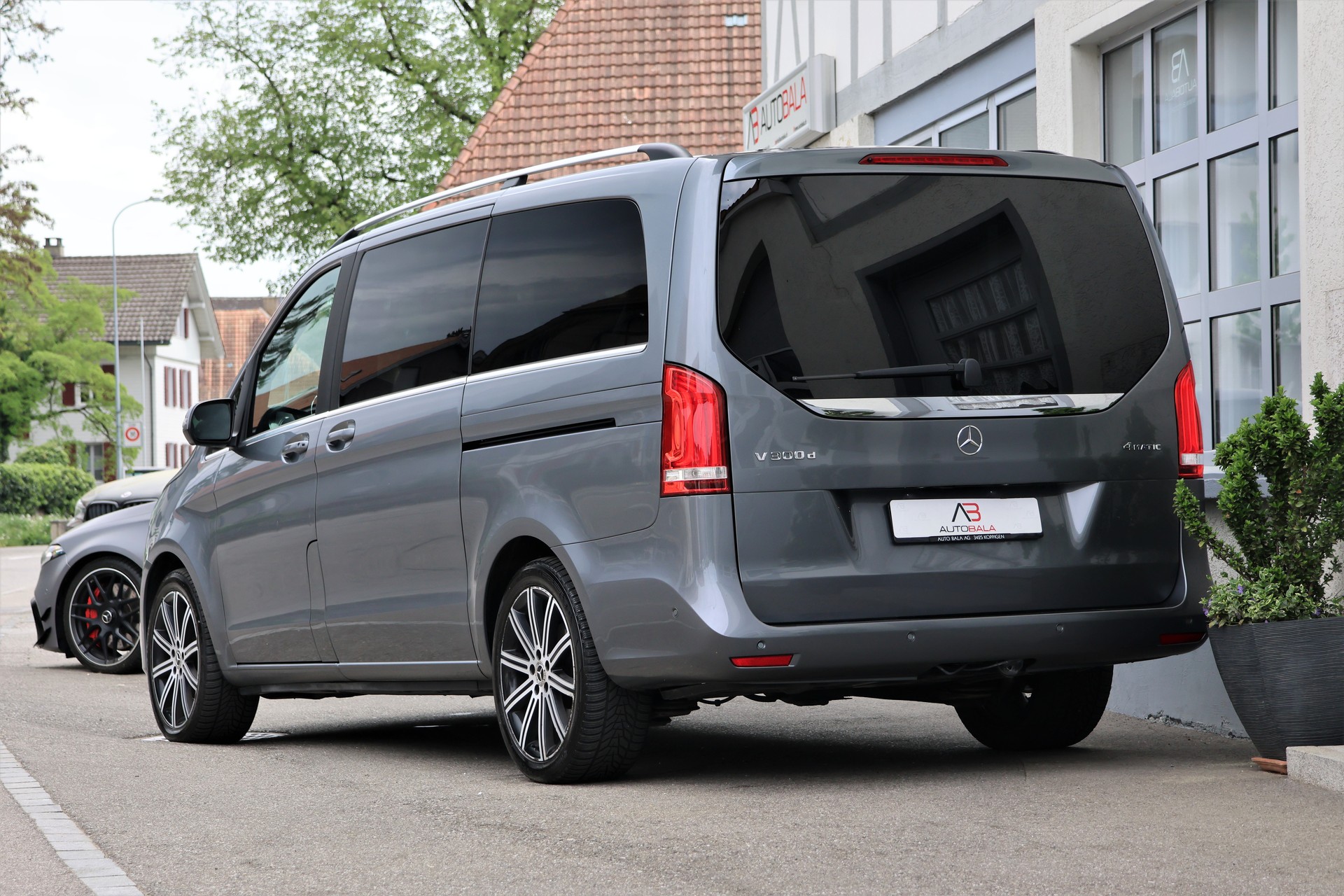 MERCEDES-BENZ V 300 d lang Swiss Edition 4Matic 9G-Tronic (CH) 7 Plätzer-showroom-element-2