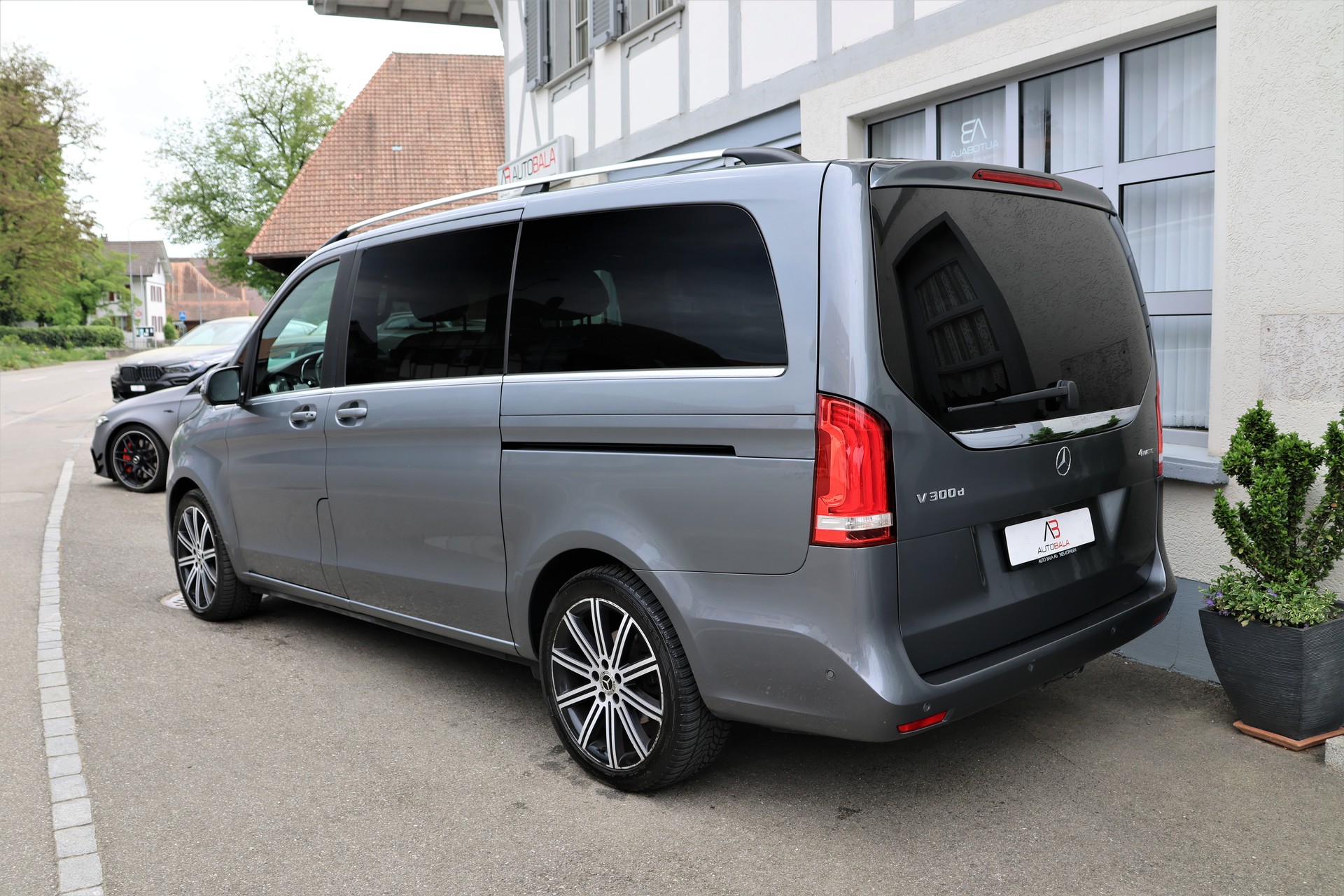 MERCEDES-BENZ V 300 d lang Swiss Edition 4Matic 9G-Tronic (CH) 7 Plätzer-image-6