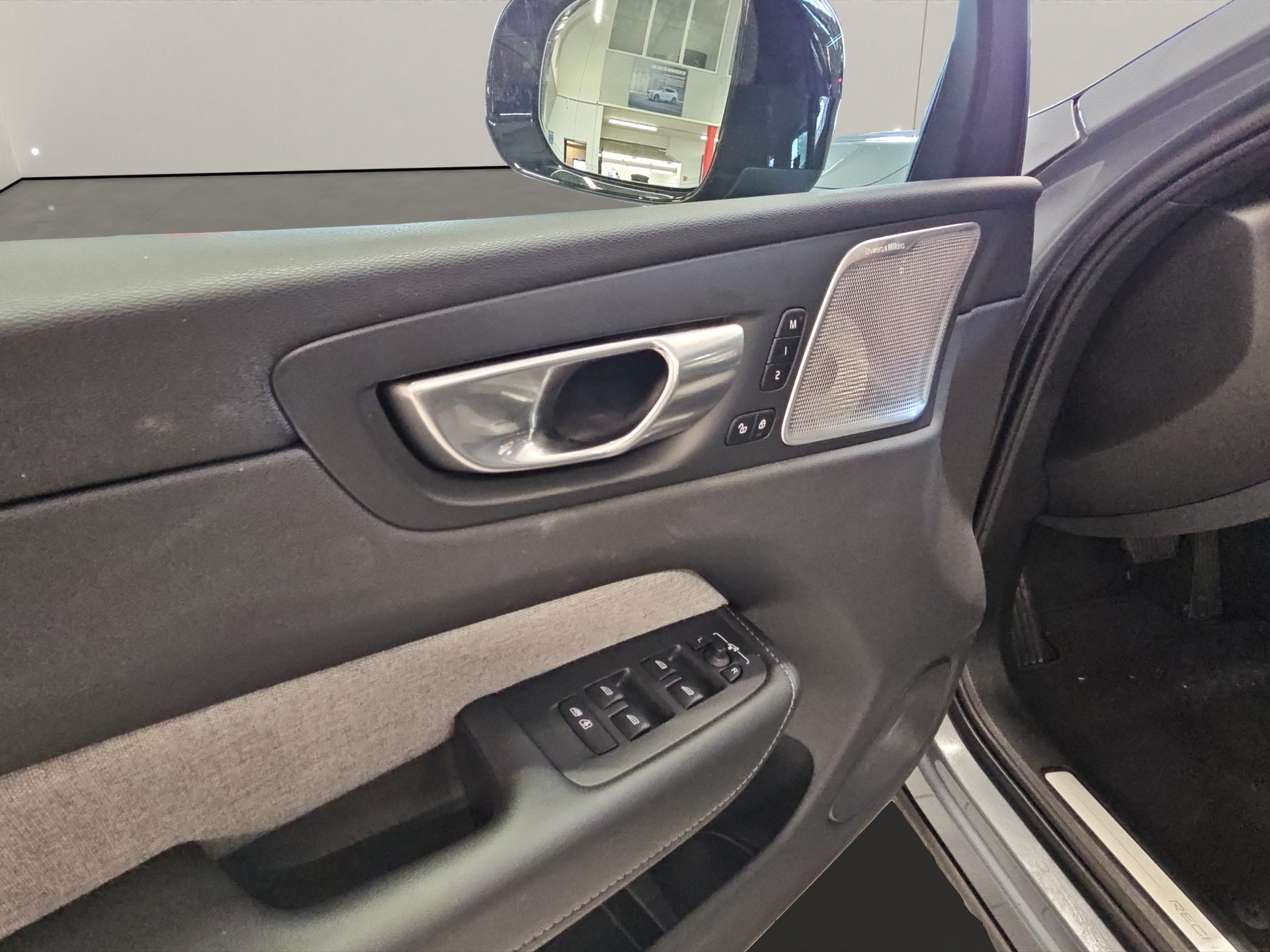 VOLVO XC60 2.0 T8 TE XCENTRIC eAWD-image-11