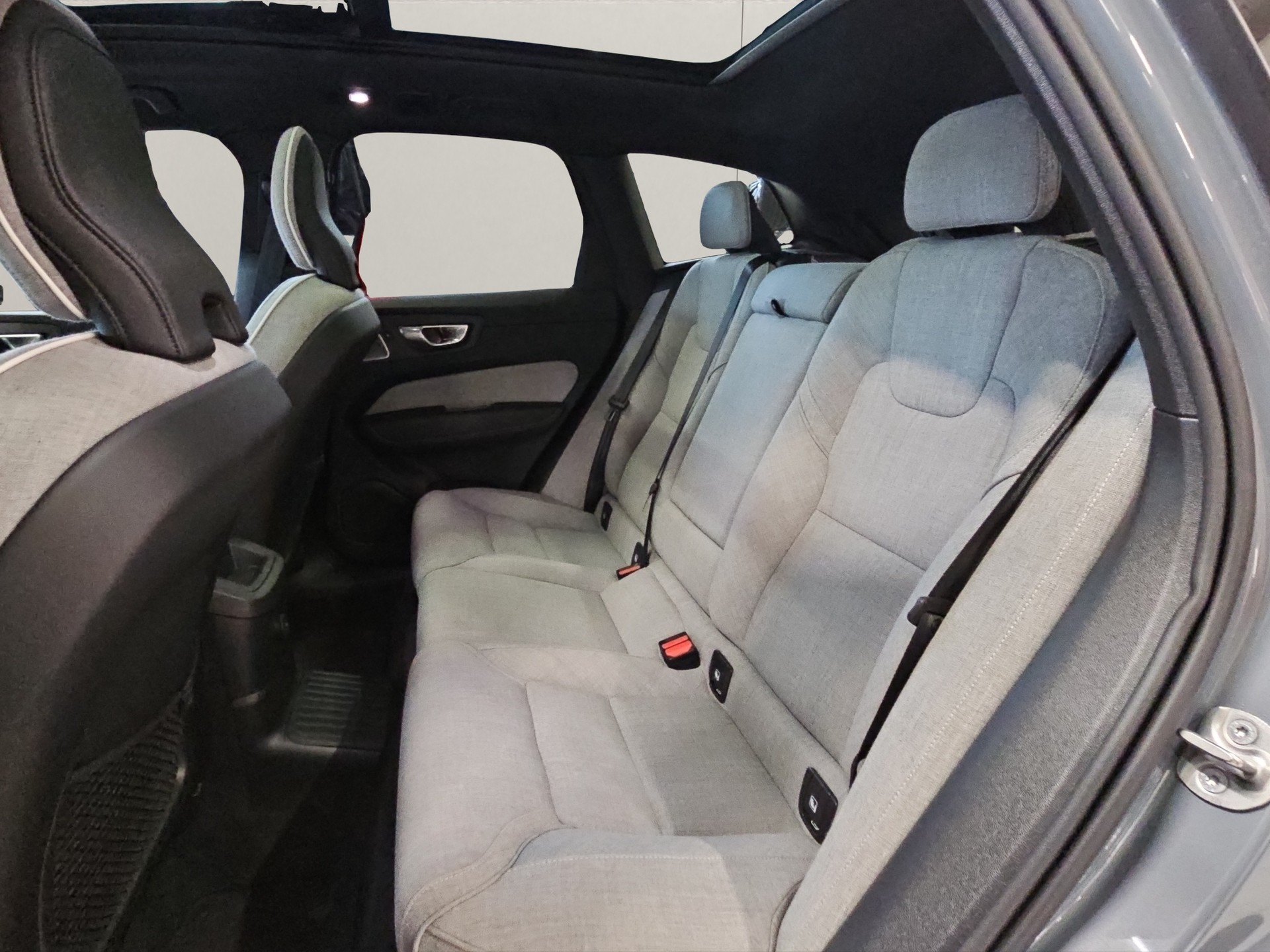 VOLVO XC60 2.0 T8 TE XCENTRIC eAWD-image-16