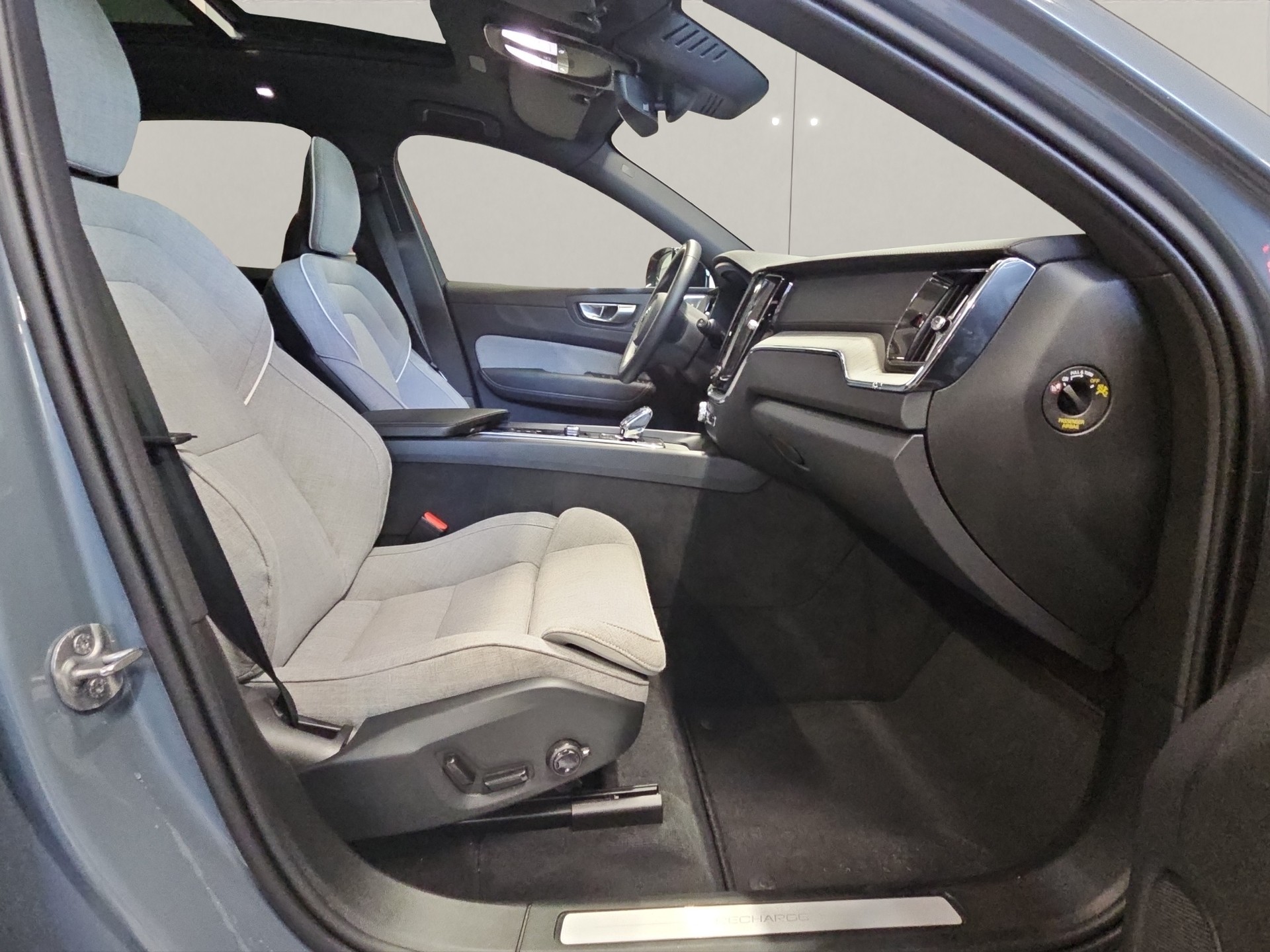 VOLVO XC60 2.0 T8 TE XCENTRIC eAWD-image-9