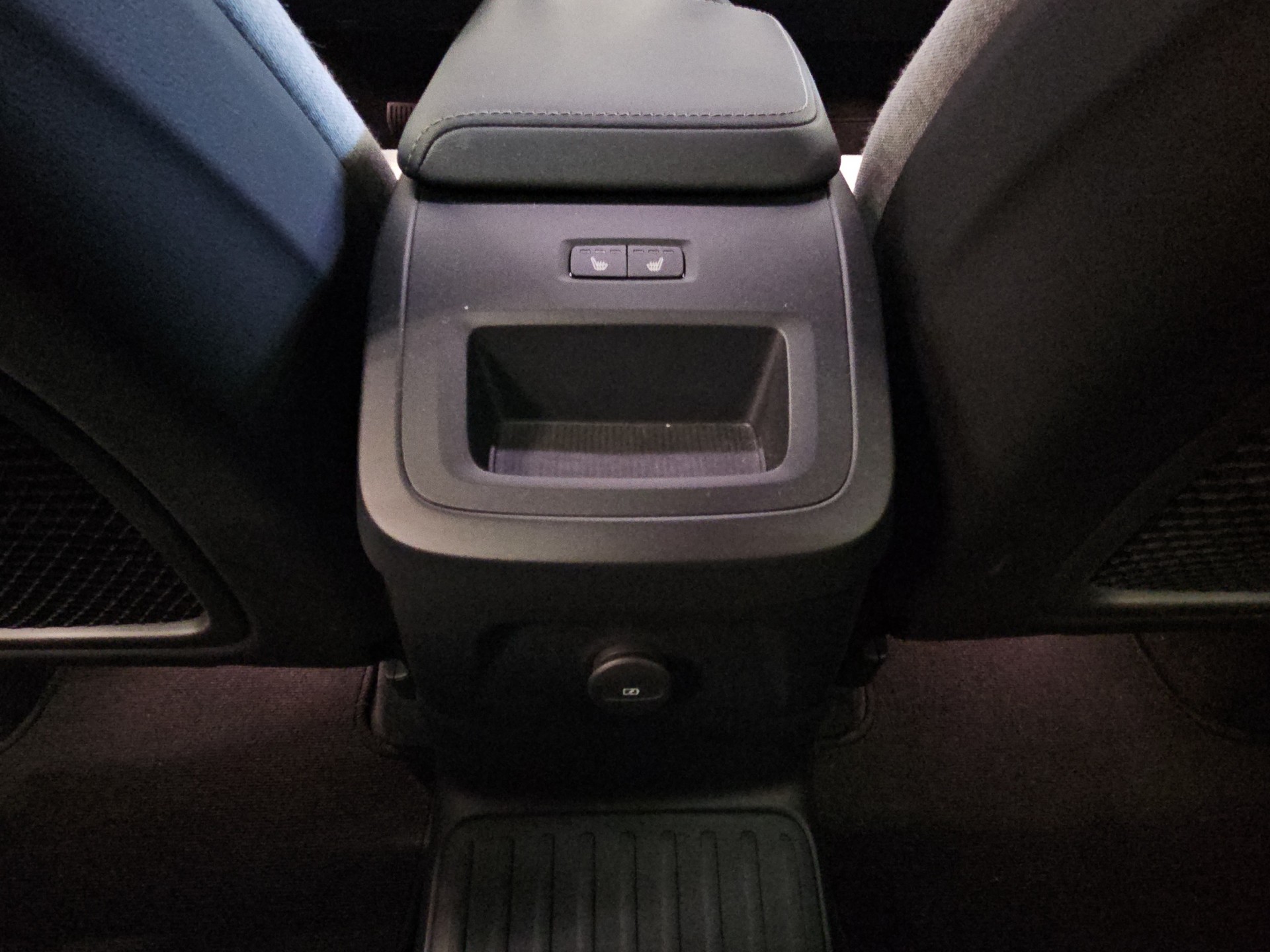 VOLVO XC60 2.0 T8 TE XCENTRIC eAWD-image-15