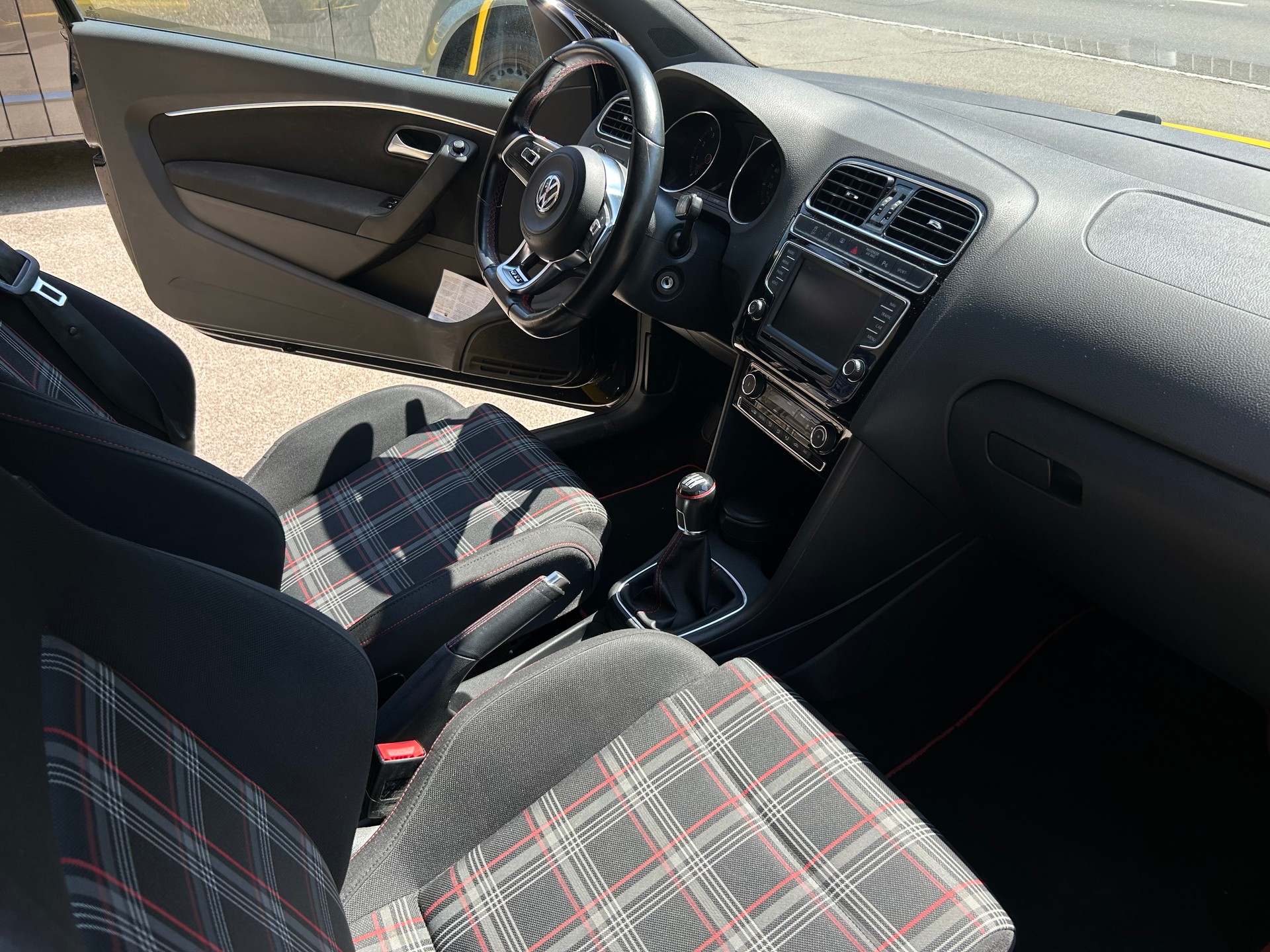 VW Polo 1.8 TSI GTI-image-13