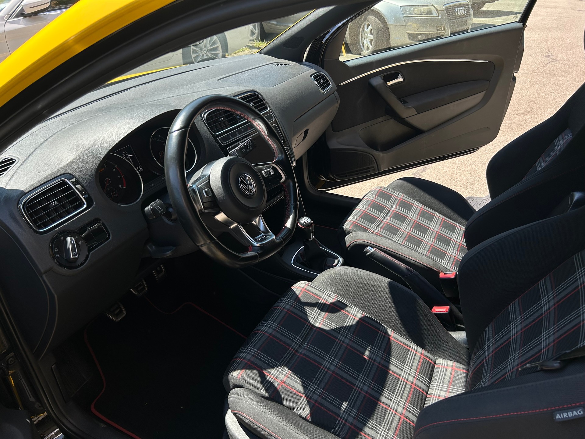 VW Polo 1.8 TSI GTI-image-10