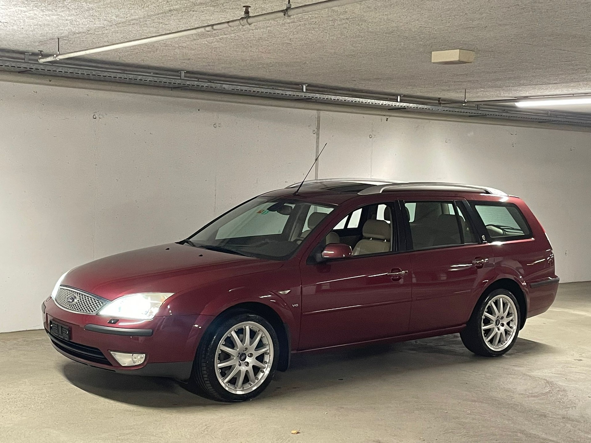 FORD Mondeo 2.5i V6 Executive // MFK NEU-showroom-element-1