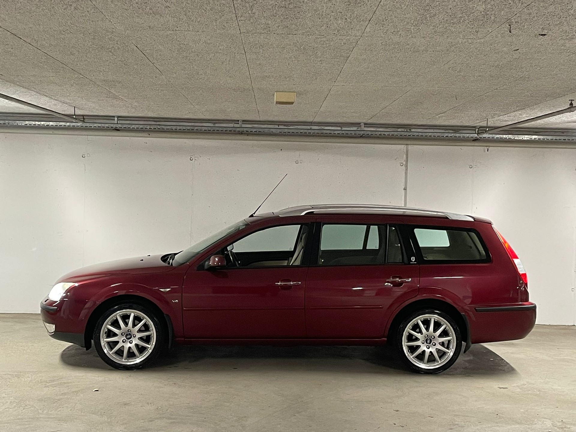 FORD Mondeo 2.5i V6 Executive // MFK NEU-showroom-element-2