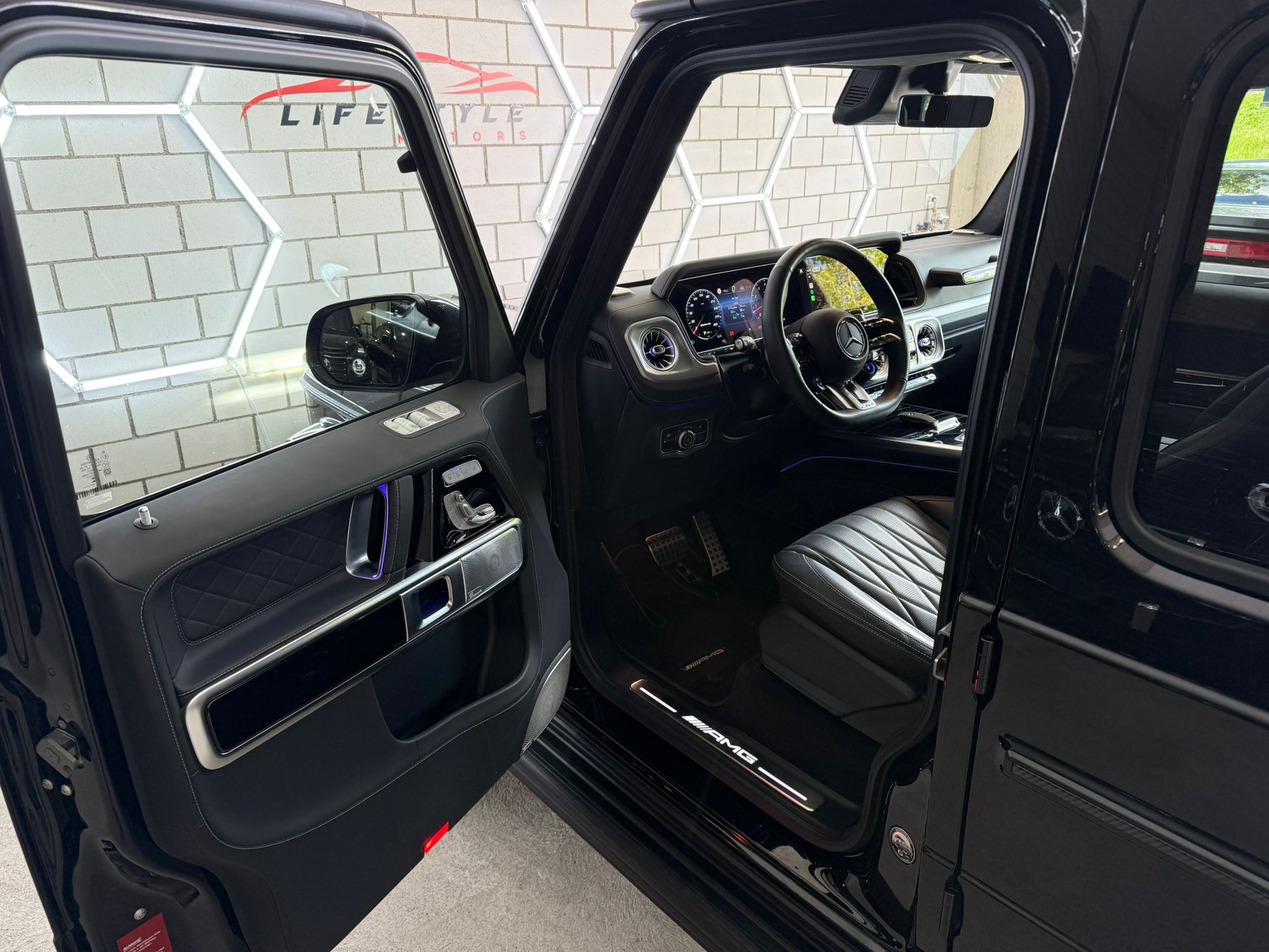 MERCEDES-BENZ G 63 AMG 9G-Tronic-image-5
