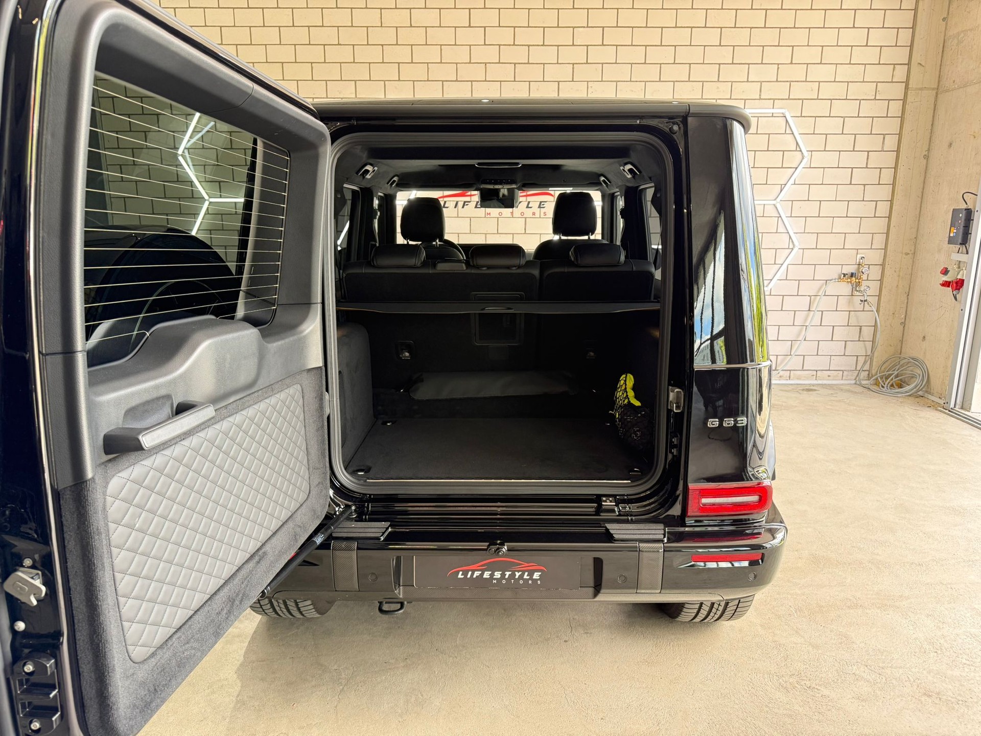 MERCEDES-BENZ G 63 AMG 9G-Tronic-image-13