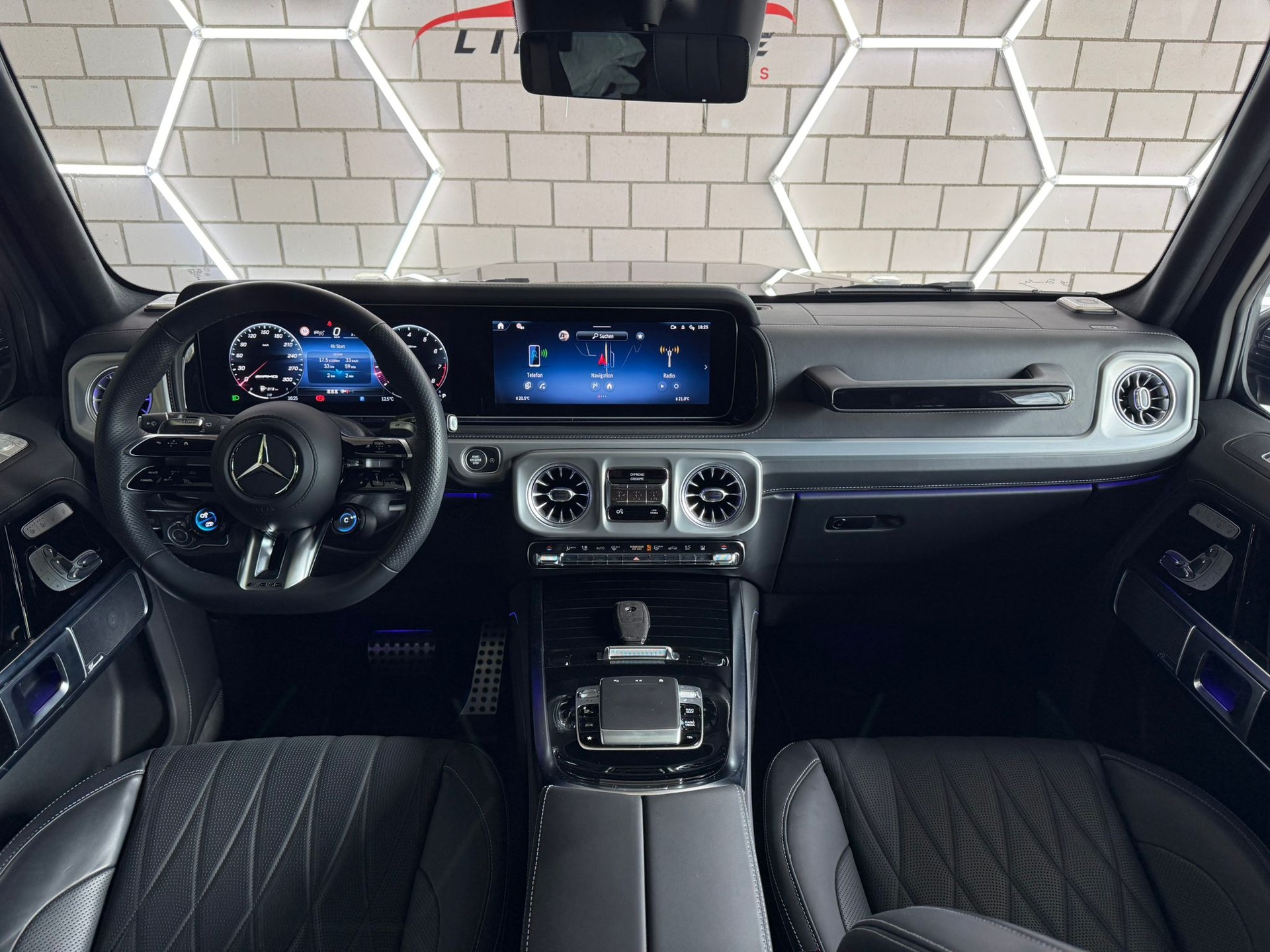 MERCEDES-BENZ G 63 AMG 9G-Tronic-image-8