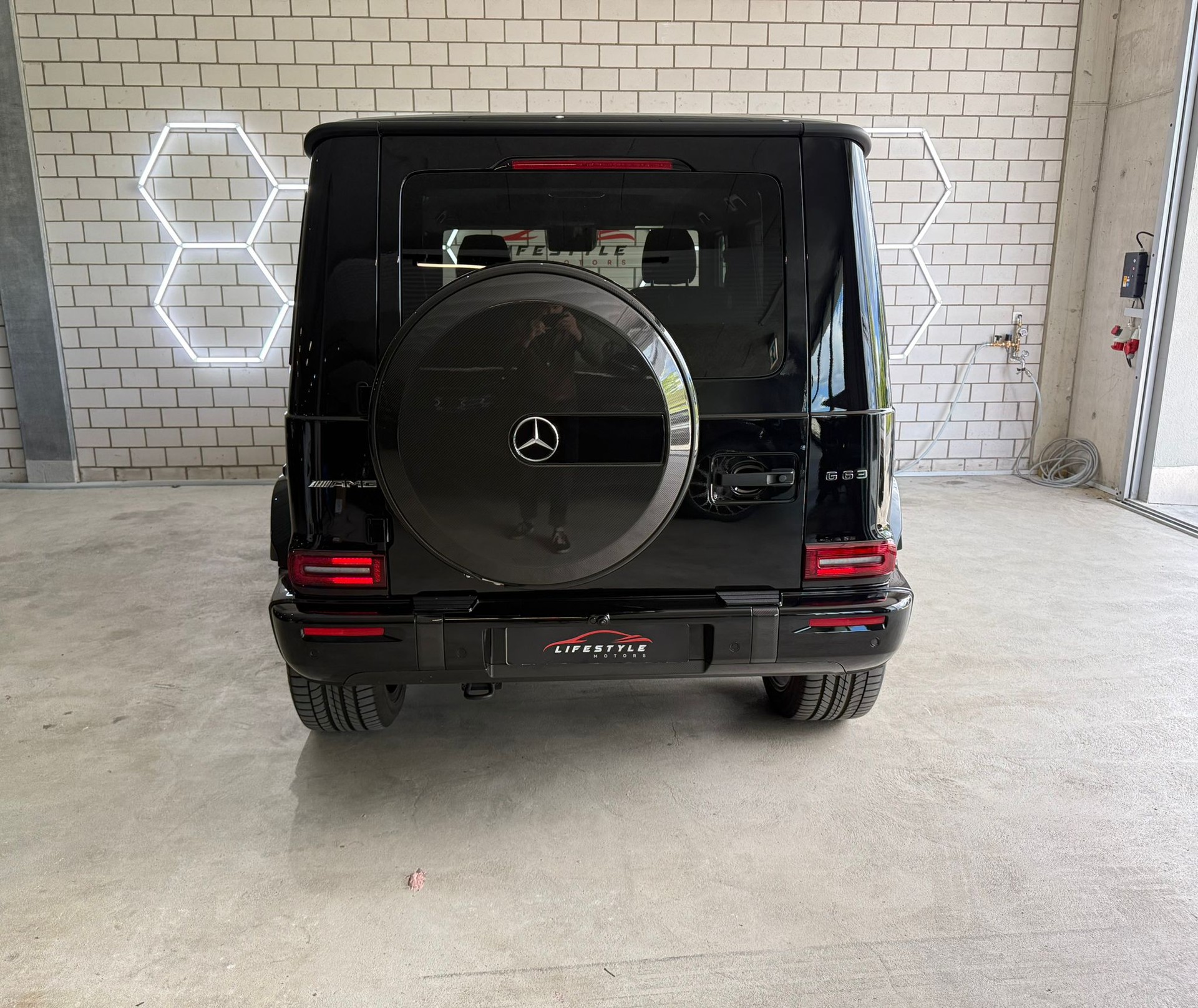 MERCEDES-BENZ G 63 AMG 9G-Tronic-image-4