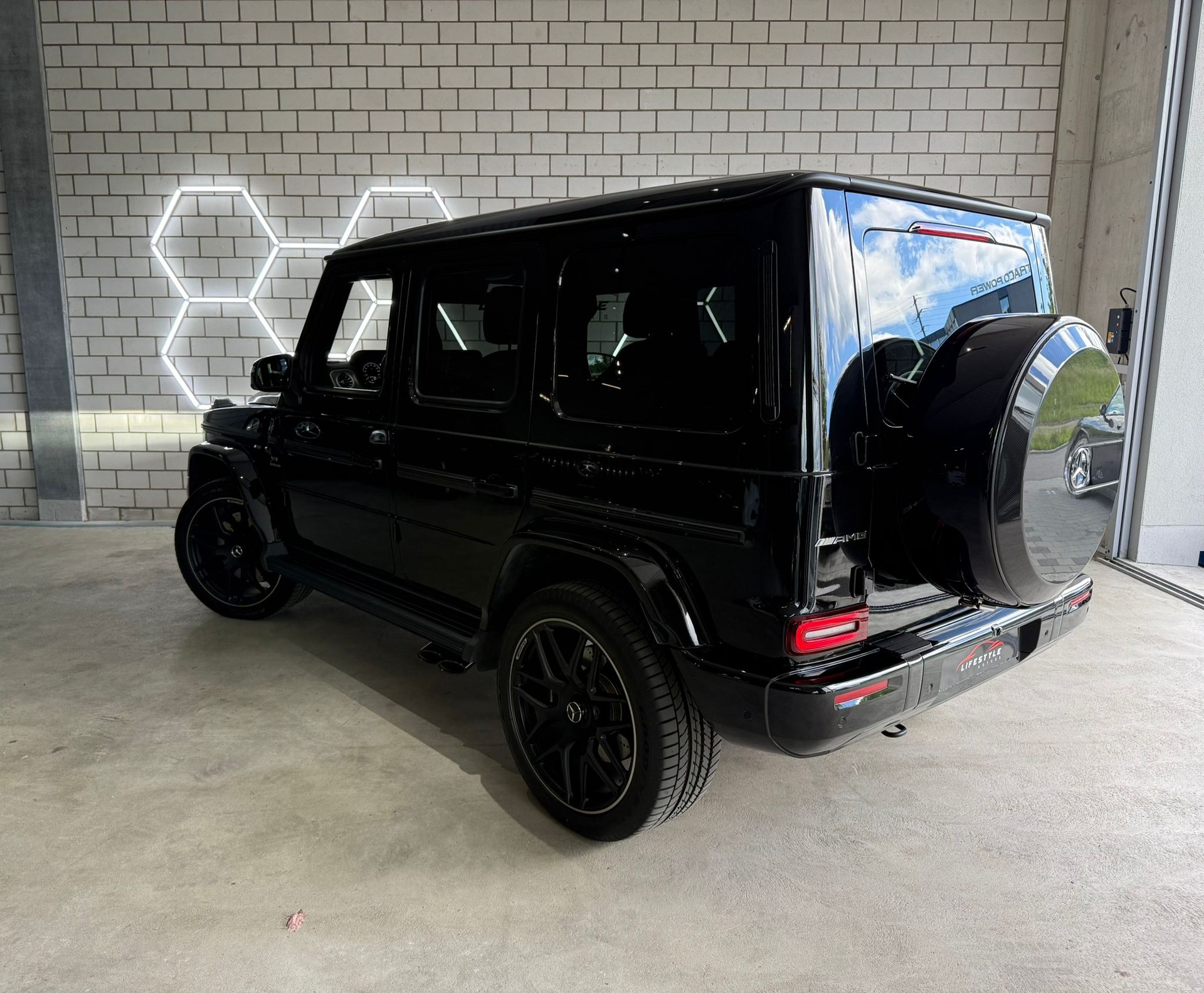 MERCEDES-BENZ G 63 AMG 9G-Tronic-image-3