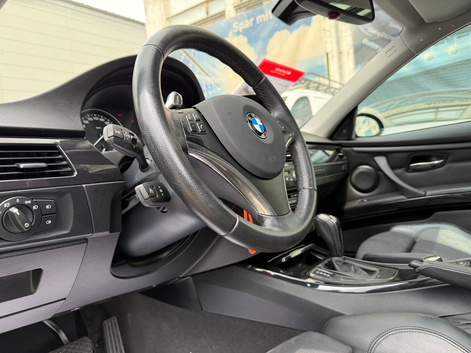 BMW 335i Coupé-image-13