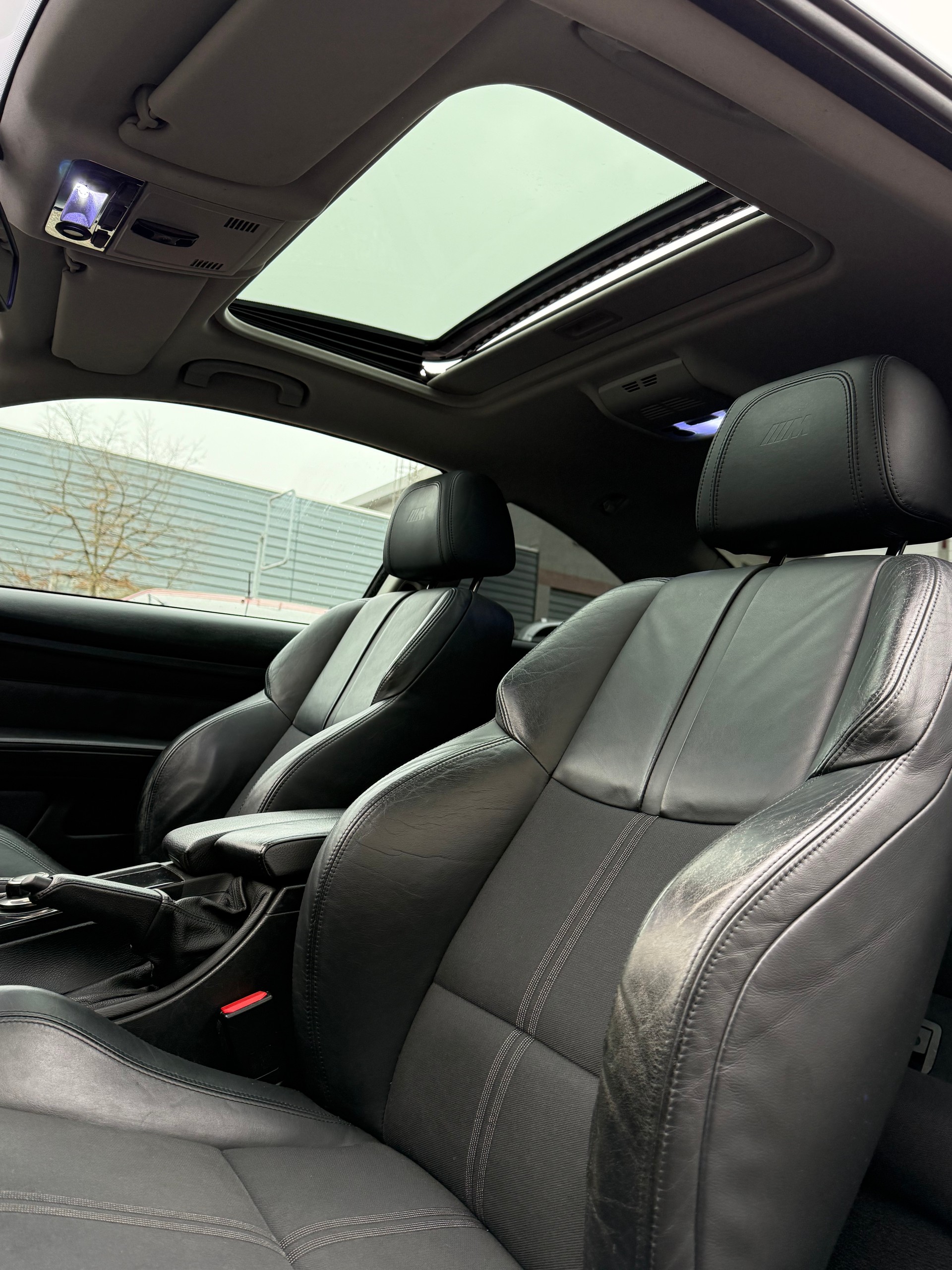BMW 335i Coupé-image-10