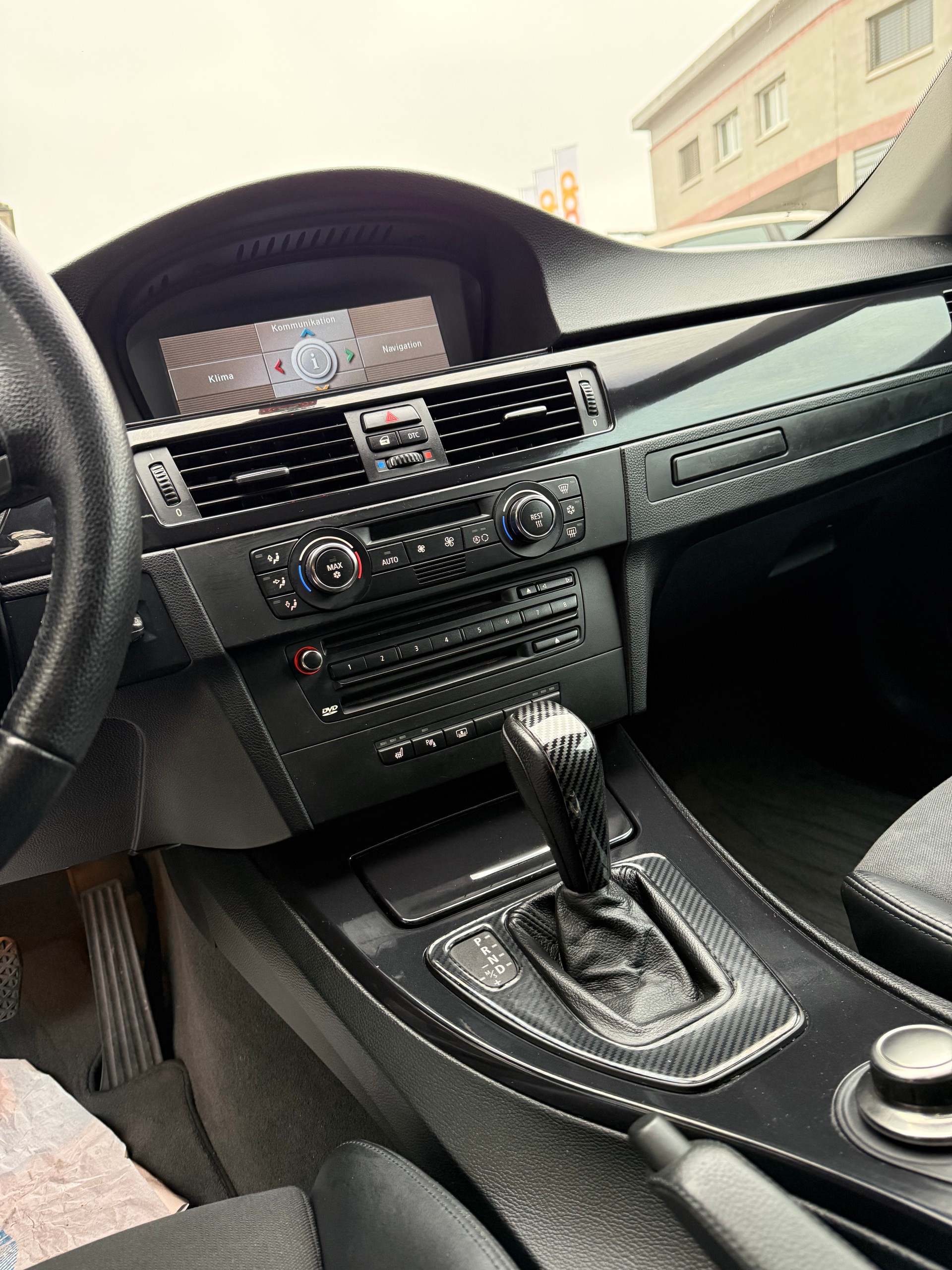 BMW 335i Coupé-image-9