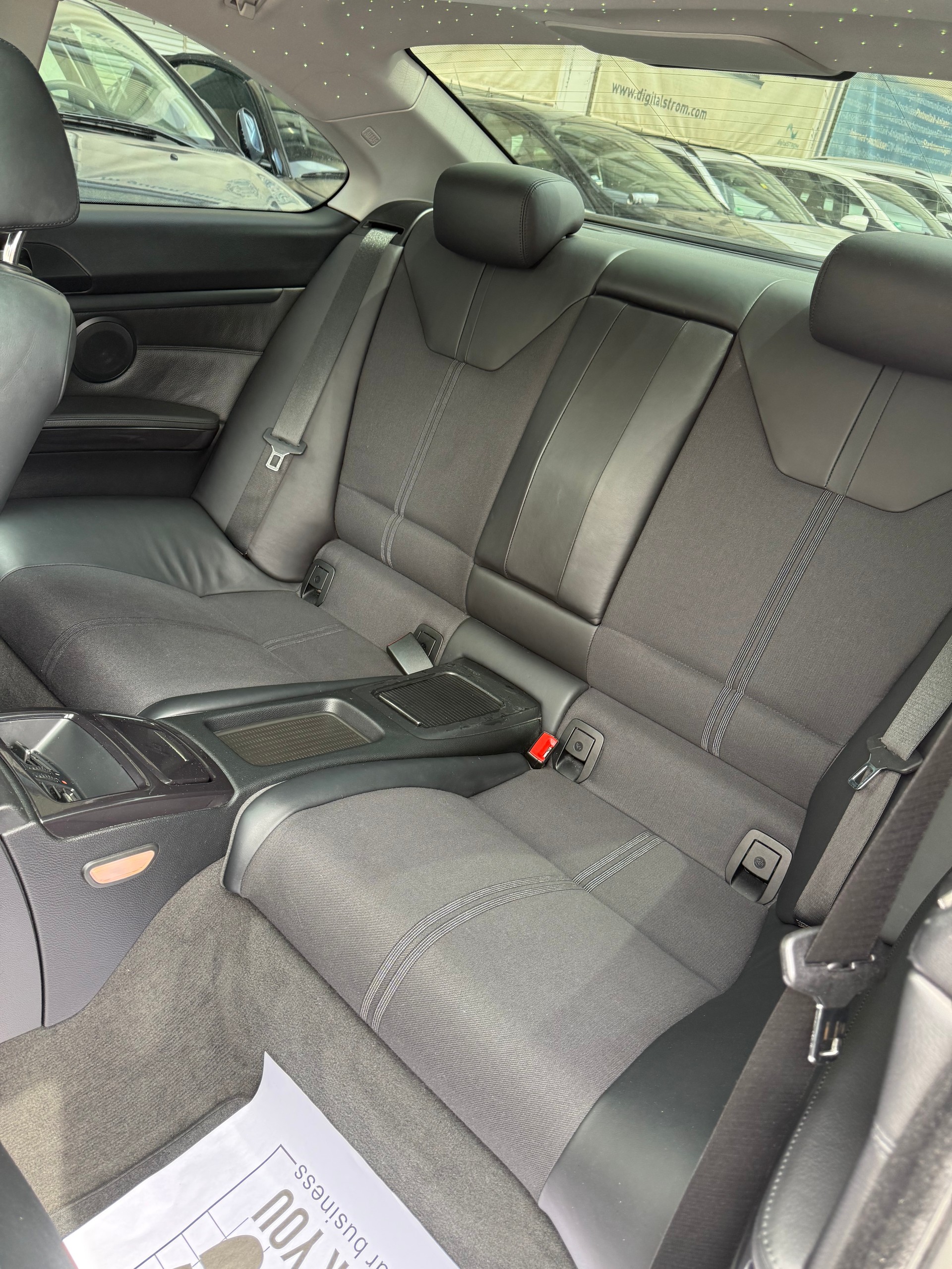 BMW 335i Coupé-image-8